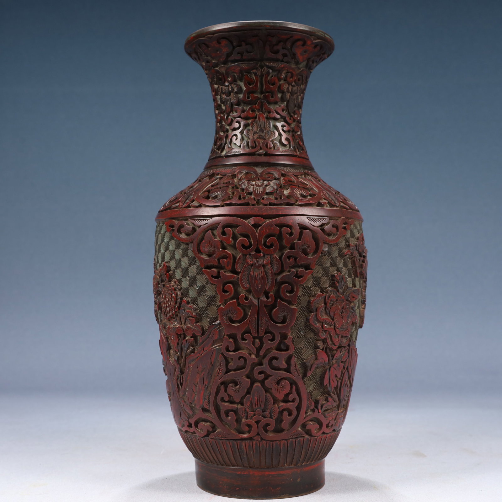 A Rare Carved Red Lacquer Flower Pattern Vase - 9