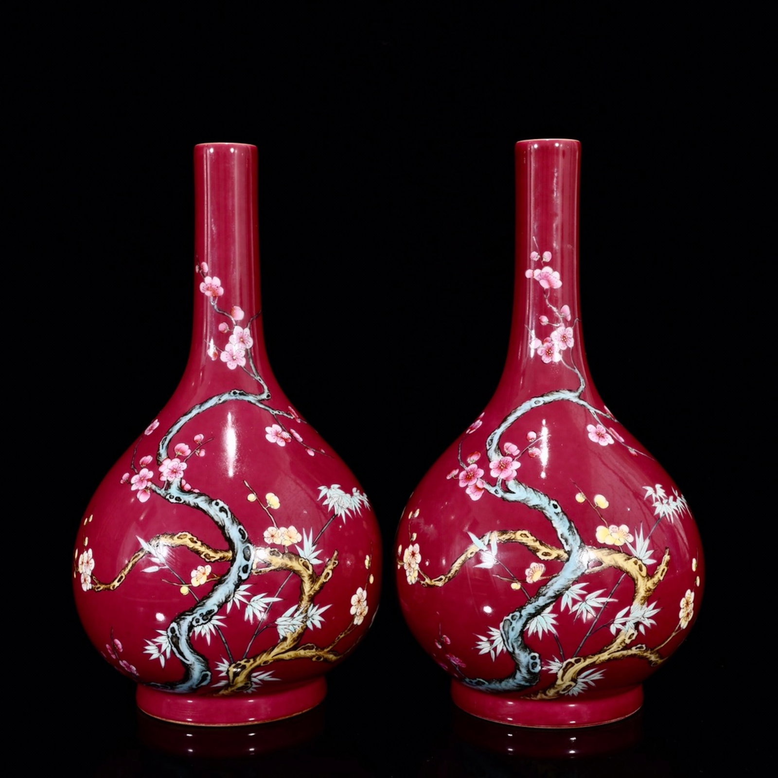 A Pair of Exquisite Red Glazed Famille-Rose Flower Pattern Vases: A Pair of Exquisite Red Glazed Famille-Rose Flower Pattern Vases,Qing Dynasty,China,Qianlong Four-character Mark,Size:11.4inx6.3in 一对红釉粉彩花卉ń
