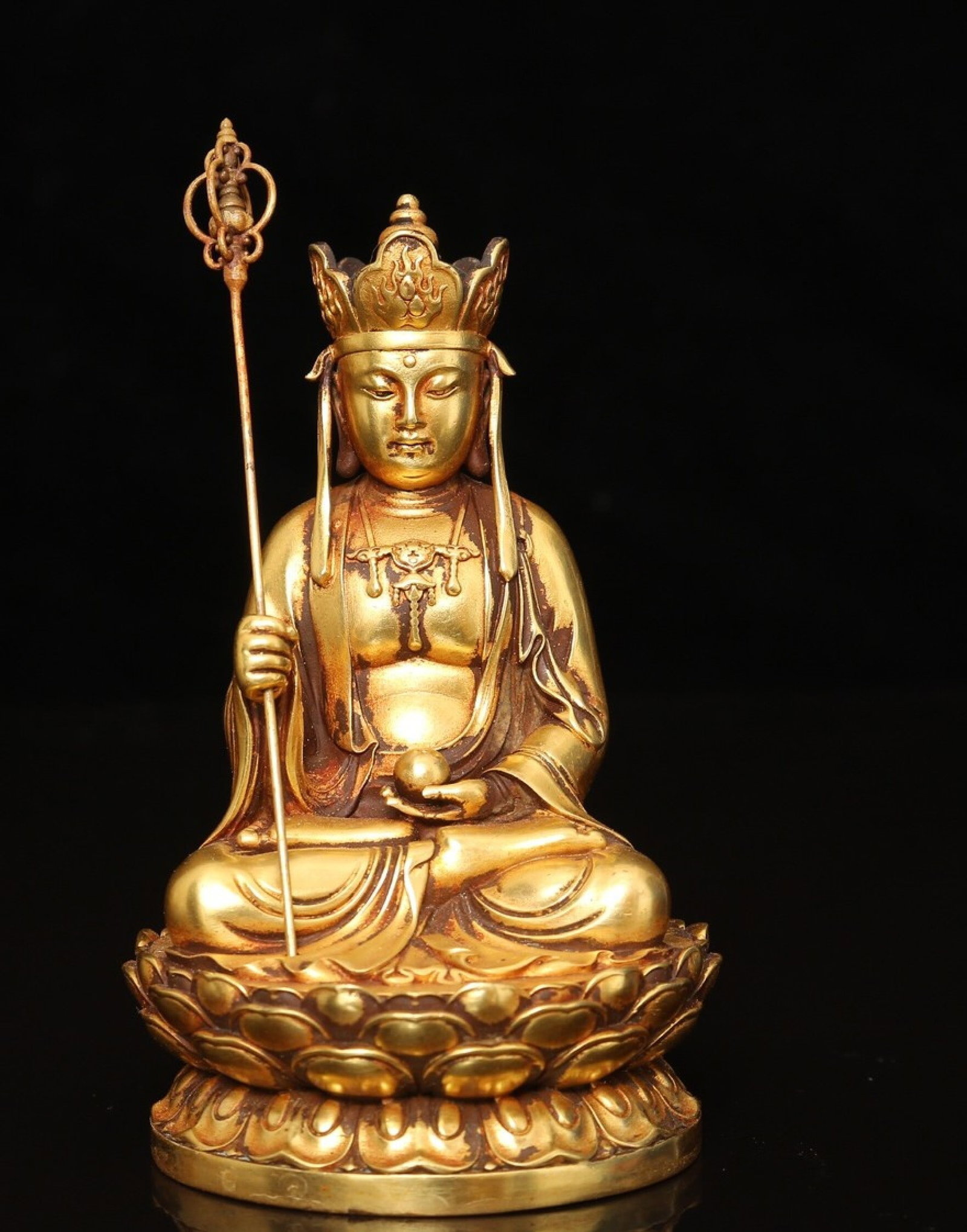 A Solemn Gilt Bronze Statue of Kshitigarbha Bodhisattva: A Solemn Gilt Bronze Statue of Kshitigarbha Bodhisattva,Qing Dynasty,China,Size:4.3inx2.2in,Weight:626g 紫铜鎏金地藏王像,中国清代