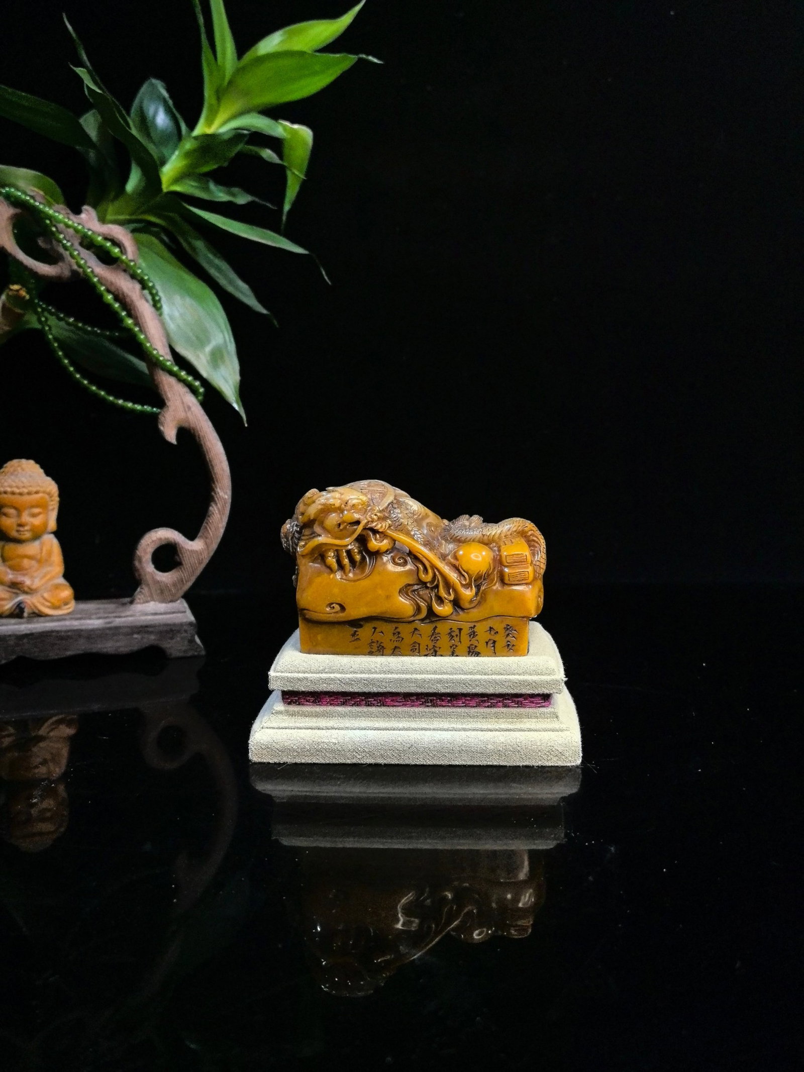 An Exquisite Tianhuang Stone Dragon Pattern Seal,with Poem: An Exquisite Tianhuang Stone Dragon Pattern Seal,with Poem,Qing Dynasty,China,Size:2.4inx3.9in,Weight:495g 田黄石龙纹印章,带诗文,中