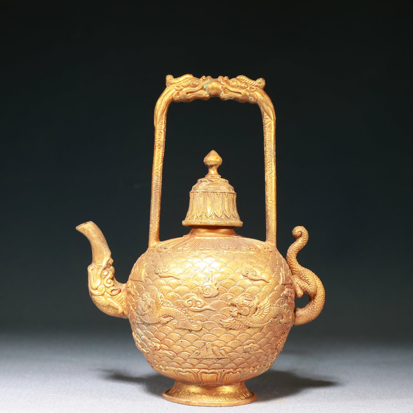 An Exquisite Gilt Bronze Seawater Dragon Pattern Beast-head Ewer: An Exquisite Gilt Bronze Seawater Dragon Pattern Beast-head Ewer,Qing Dynasty,China,Size:5.5inx3.7inx7.1in,Weight:550g 铜鎏金海水龙纹兽首提&
