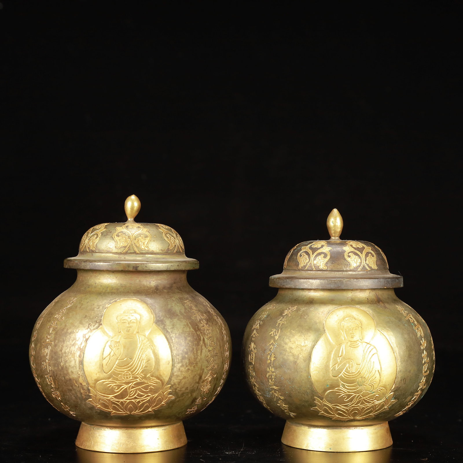 A Pair of Exquisite Gilt Bronze Buddha Statue Pattern Jars with Cover, With poem: A Pair of Exquisite Gilt Bronze Buddha Statue Pattern Jars with Cover, With poem,Qing Dynasty, China,Size:3.9inx4.3in,Weight:850g