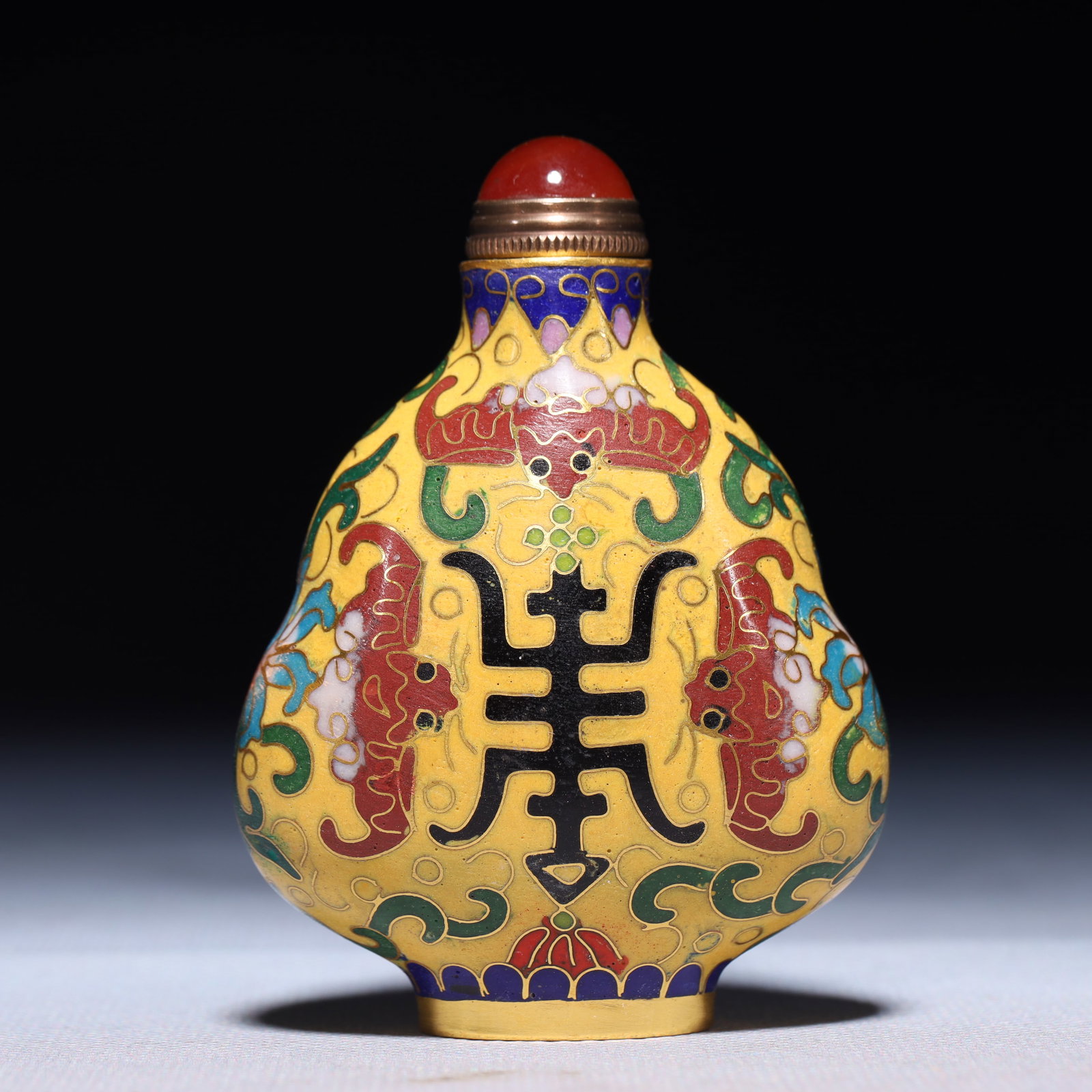 An Exquisite Cloisonne Bats and Peach Pattern Snuff Bottle: An Exquisite Cloisonne Bats and Peach Pattern Snuff Bottle,Qing Dynasty,China,Size:2.2inx1inx3in,Weight:72.3g 景泰蓝福寿纹鼻烟壶,中国&