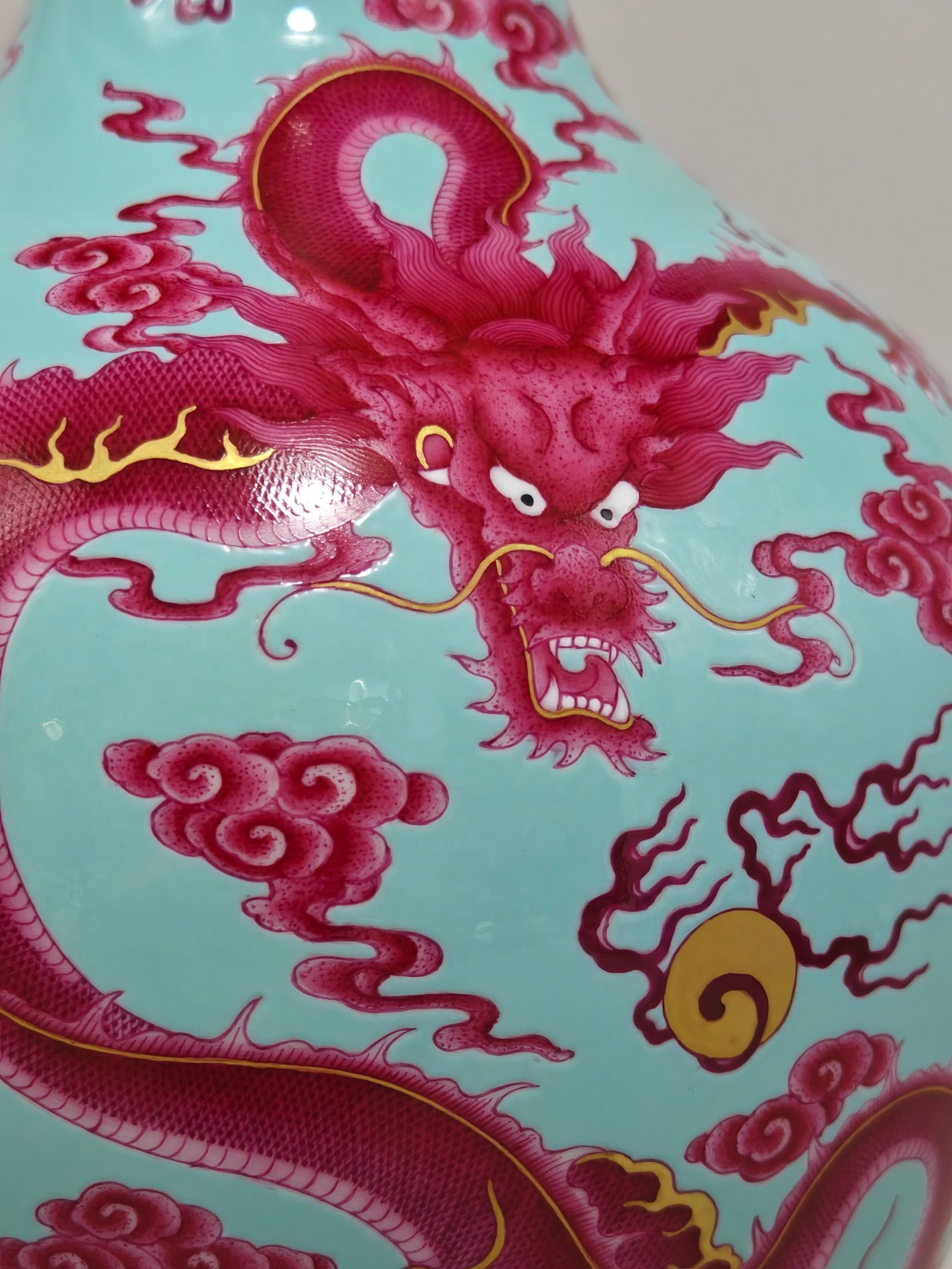 A Rare Turquoise Glazed Ruby Red-Glazed Dragon and Phoenix Pattern Vase - 5