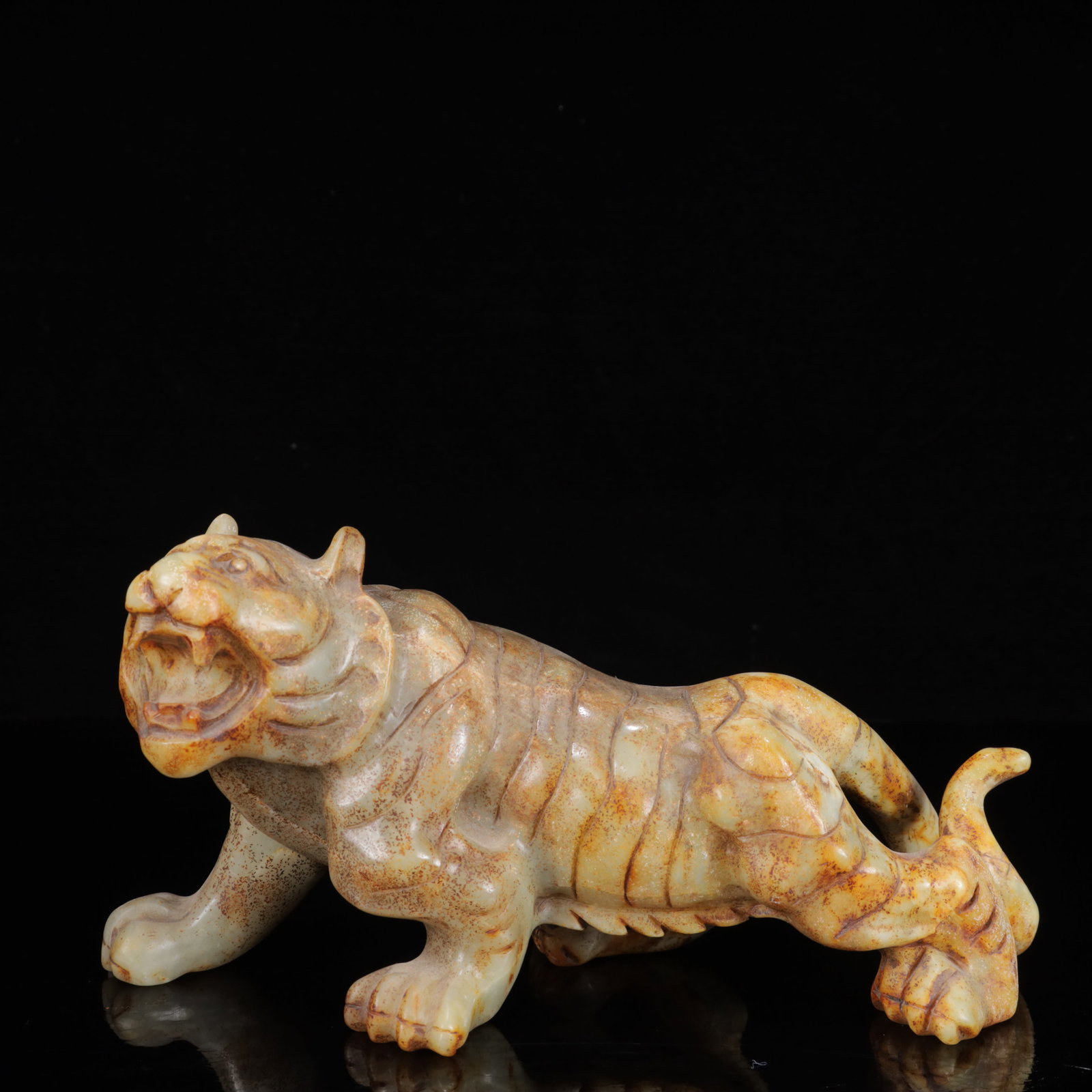 An Exquisite White Jade Auspicious Beast Ornament: An Exquisite White Jade Auspicious Beast Ornament,Qing Dynasty,China,Size:9.4inx3.1inx5.1in,Weight:2031g 白玉瑞兽摆件,中国清代