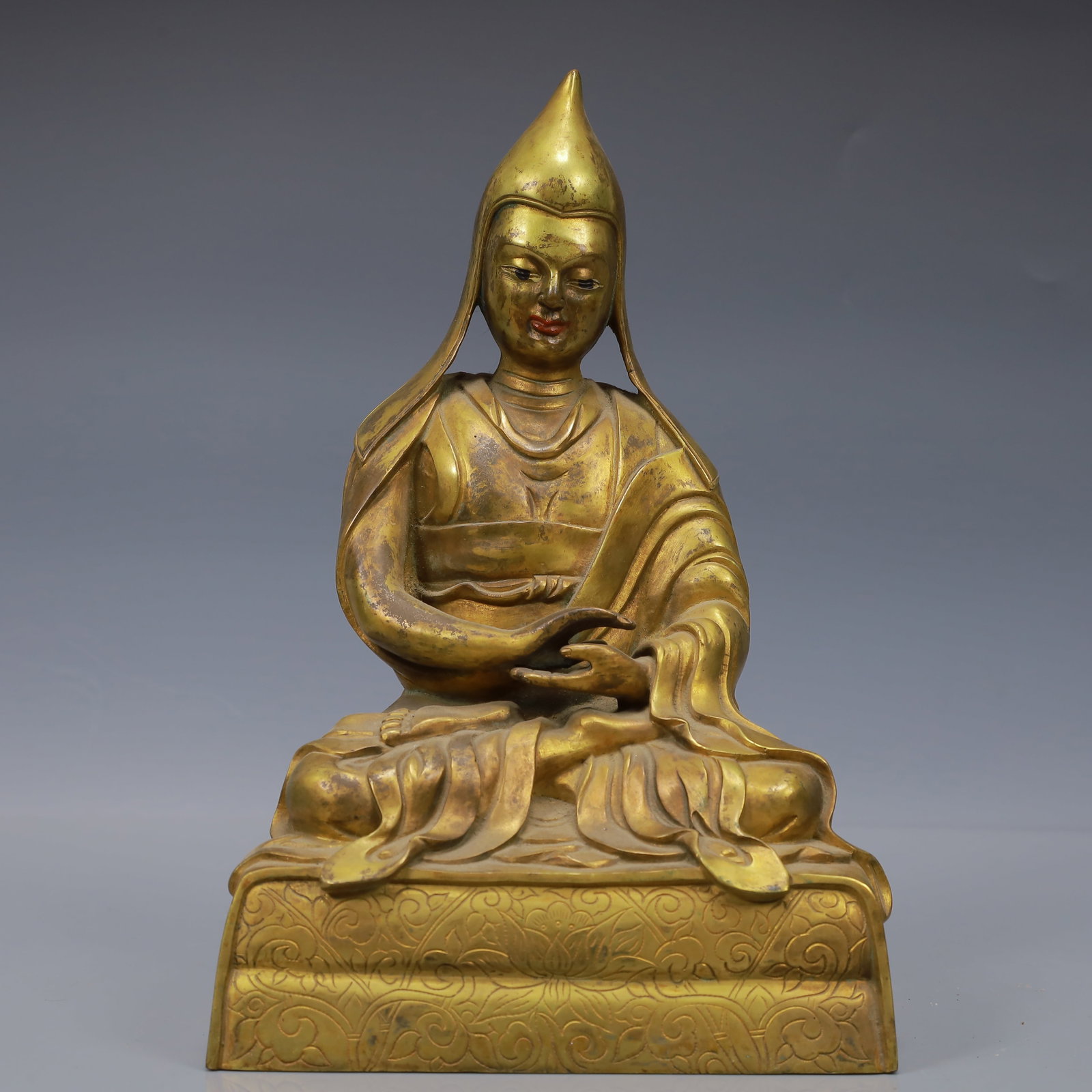 An Exquisite Gilt Bronze Statue of Tsongkhapa: An Exquisite Gilt Bronze Statue of Tsongkhapa,Qing Dynasty, China,Size:5.9inx3.9inx9.1in,Weight:2850g 铜鎏金宗喀巴像,中国清代