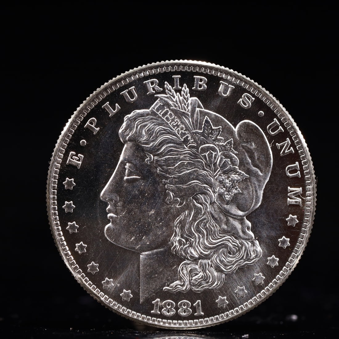 USA Morgan Dollar 1881 Coin: Obv: profile bust with date below and E PLURIBUS UNUM legend and stars around. Rev: eagle with In God we trust above within wreath with UNITED STATES OF AMERICA ONE DOLLAR legend. IN GOD WE TRUST / LI
