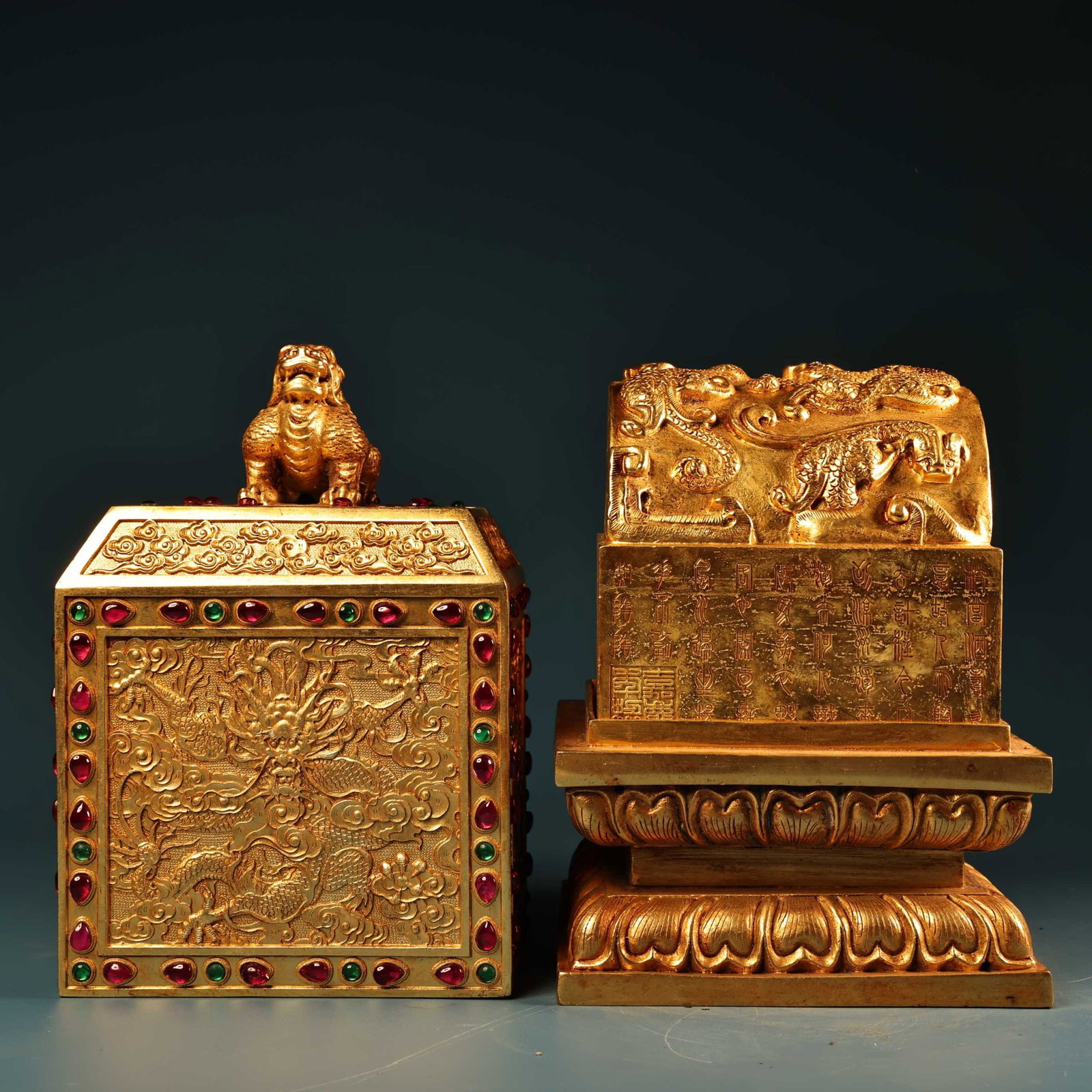 A Set of Fine Gilt Bronze Chi-Dragon Pattern Seals,With Poem,With Box: A Set of Fine Gilt Bronze Chi-Dragon Pattern Seals,With Poem,With Box,Qing Dynasty,China,With Mark,Size:(Box)9.1inx4.7in,(Seal)3.9inx3.9in,Weight:(Box)3900g,(Seal) 5000g 一套铜ແ