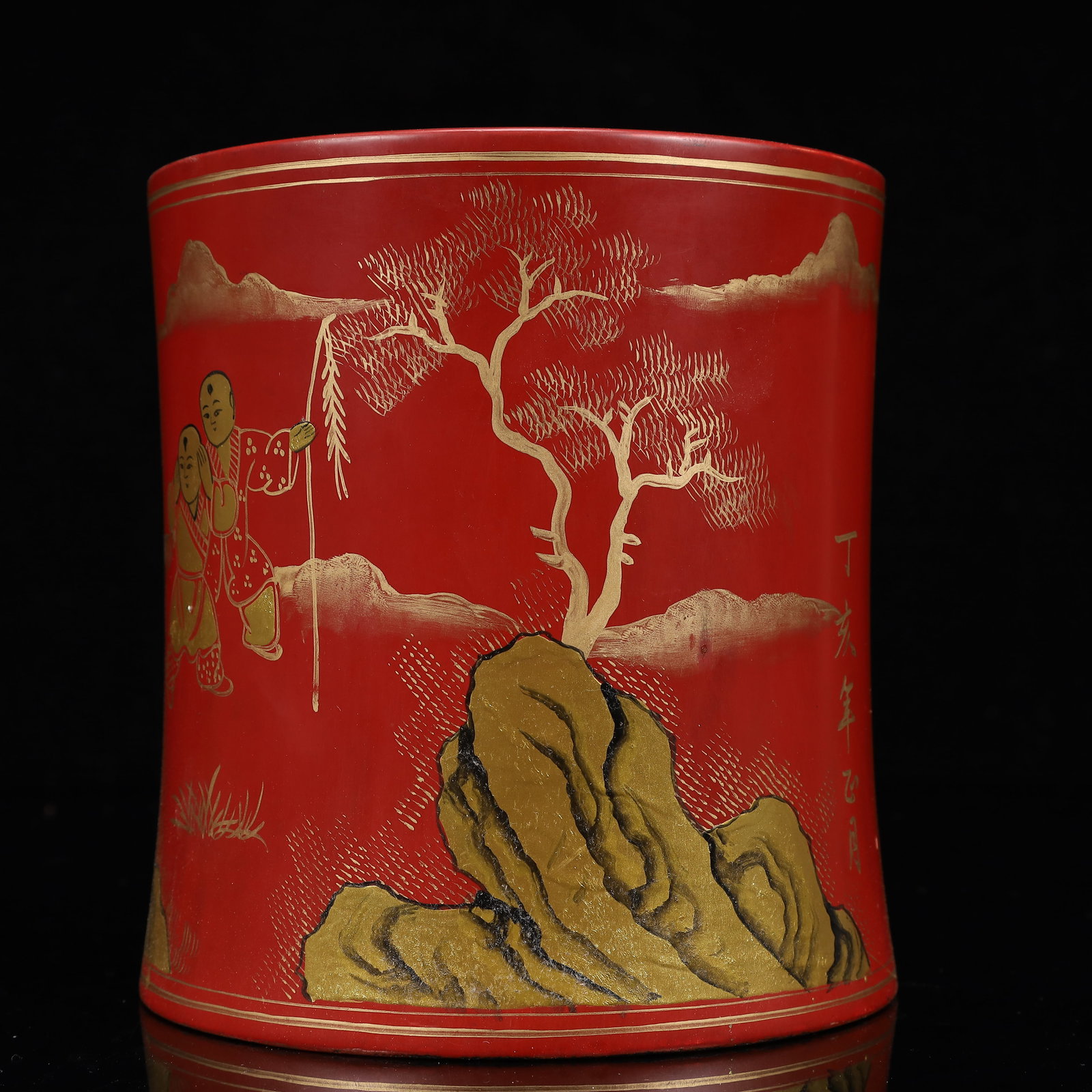 An Exquisite Carved Red Lacquer Painted Gold Landscape and Figure Pattern Brush Pot,With Poem: An Exquisite Carved Red Lacquer Painted Gold Landscape and Figure Pattern Brush Pot,With Poem,Qing Dynasty, China,Qianlong Four-character Mark,Size:6.3inx6.7in,Weight:600g 剔红漆