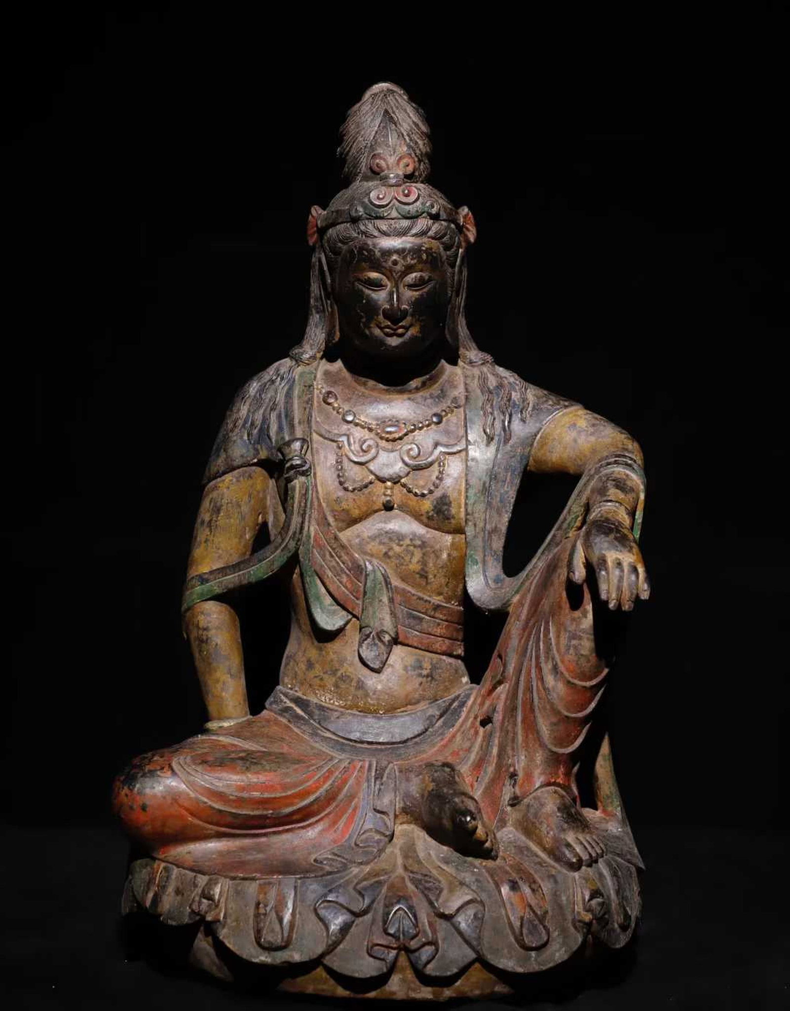 A Solemn Limestone Painted Color Statue of Avalokitesvara: A Solemn Limestone Painted Color Statue of Avalokitesvara,Tang Dynasty,China,Size:26.8inx15.7inx15in 青石彩绘观音像,中国唐代