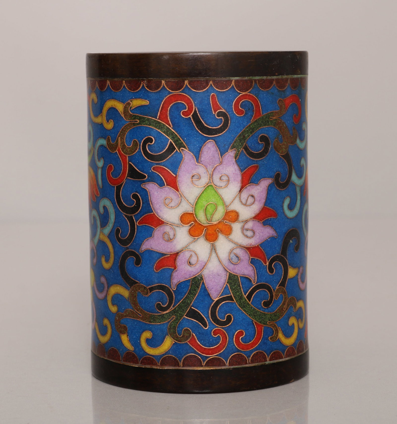 An Exquisite Cloisonne Lotus Pattern Brush Pot: An Exquisite Cloisonne Lotus Pattern Brush Pot,Qing Dynasty,China,Size:4.1inx2.8in,Weight:493g 景泰蓝缠枝莲纹笔筒,中国清代