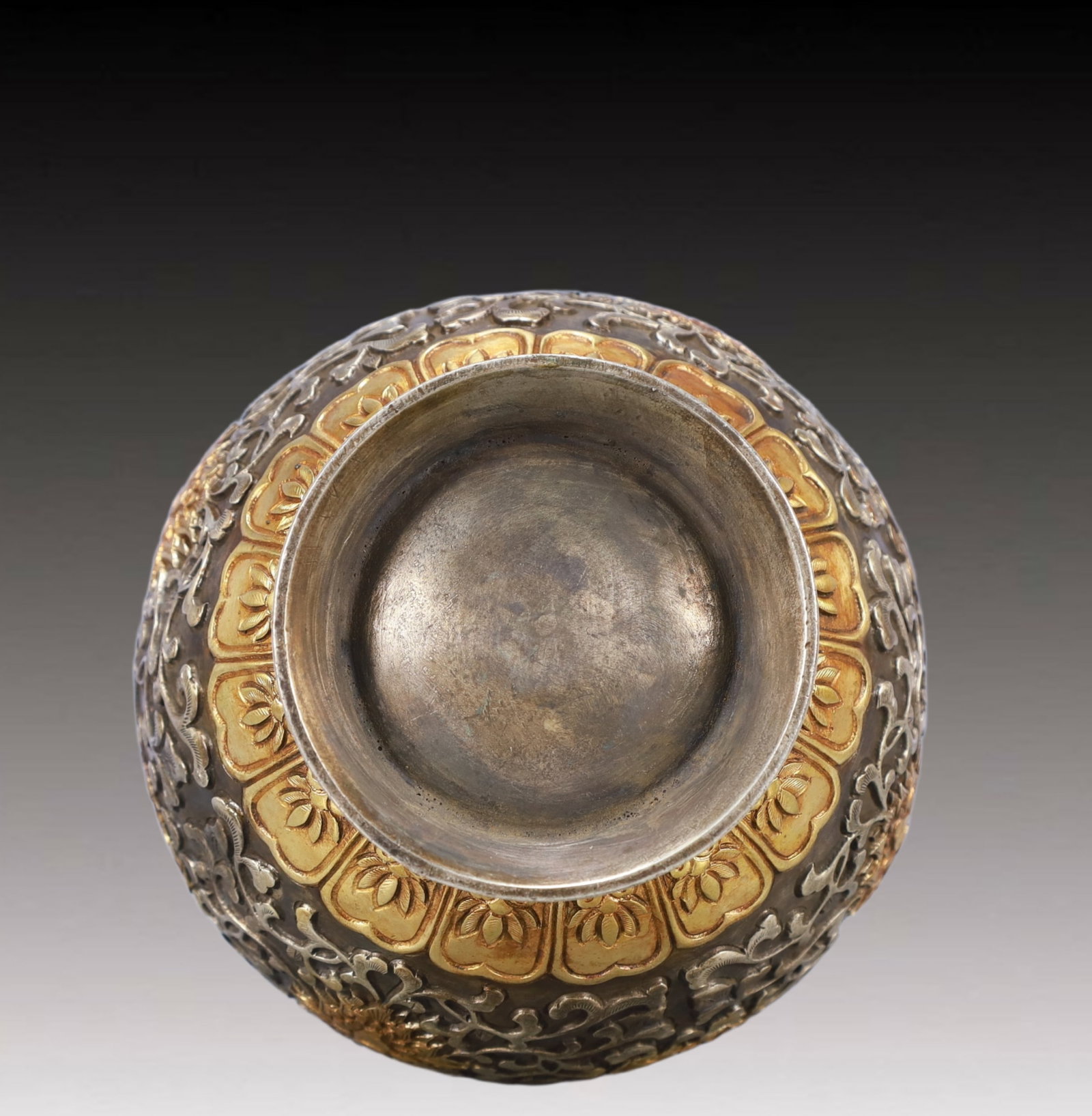 A Rare Gilt Silver Lotus Pattern Vase - 9