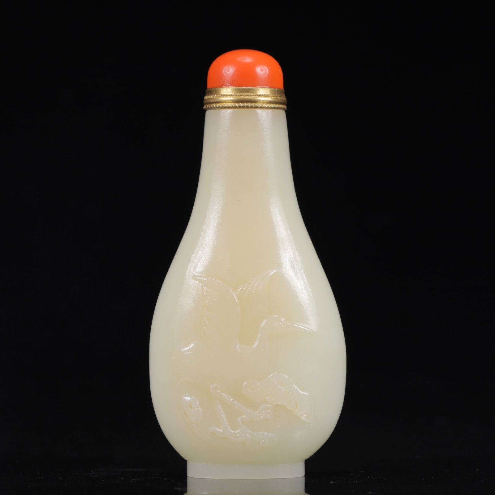 An Exquisite White Jade Crane Pattern Snuff Bottle: An Exquisite White Jade Crane Pattern Snuff Bottle,Qing Dynasty, China,Size:1.8inx0.8inx3.9in,Weight:100g 白玉鹤纹鼻烟壶,中国清代