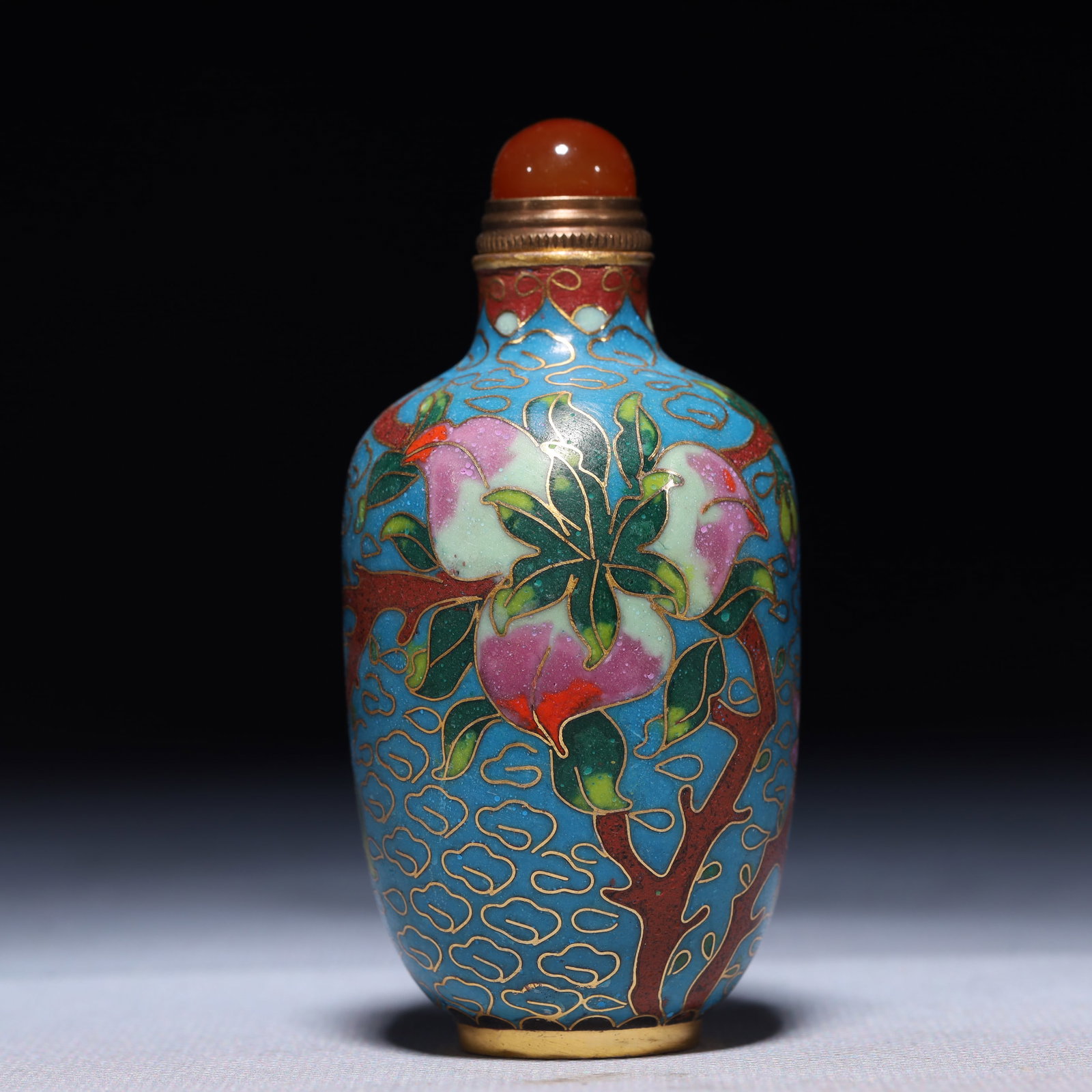 An Exquisite Cloisonne Peach Pattern Snuff Bottle: An Exquisite Cloisonne Peach Pattern Snuff Bottle,Qing Dynasty,China,Size:1.6inx3.1in,Weight:69.9g 景泰蓝桃子纹鼻烟壶,中国清