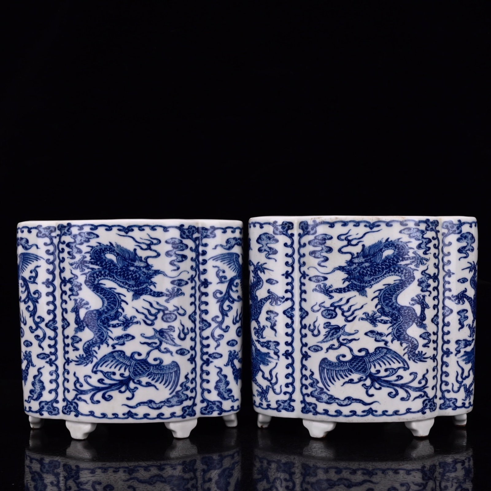 A Pair of Exquisite Blue and White Dragon and Phoenix Pattern Brush Pots: A Pair of Exquisite Blue and White Dragon and Phoenix Pattern Brush Pots,Qing Dynasty,China,Qianlong Six-character Mark,Size:6.3inx4.3inx6.7in 一对青花龙凤纹&