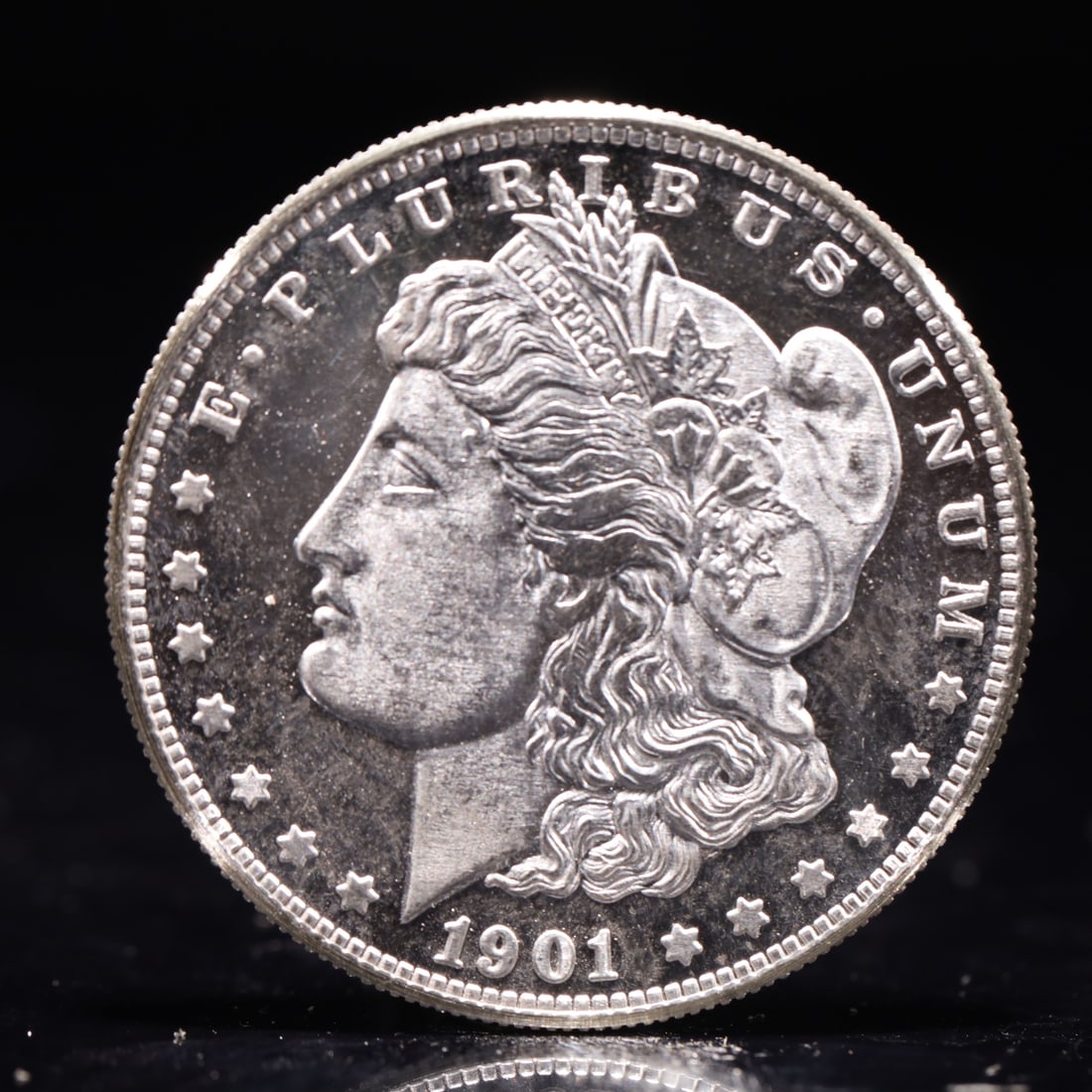 USA Morgan Dollar 1901 Coin: Obv: profile bust with date below and E PLURIBUS UNUM legend and stars around. Rev: eagle with In God we trust above within wreath with UNITED STATES OF AMERICA ONE DOLLAR legend. IN GOD WE TRUST / LI
