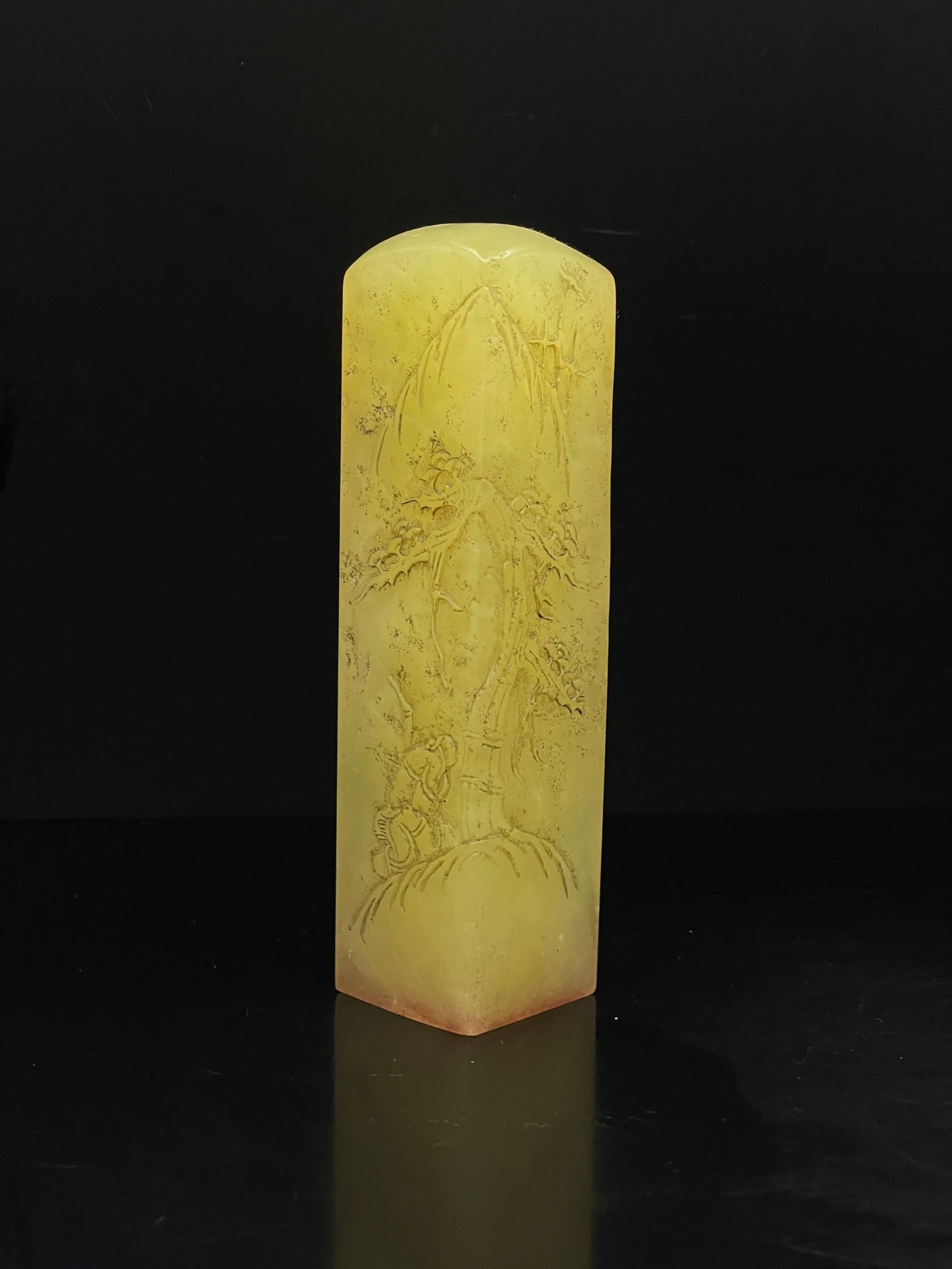 An Exquisite Shoushan Stone Character and Story Pattern Seal: An Exquisite Shoushan Stone Character and Story Pattern Seal,Qing Dynasty,China,With Mark,Size:1.2inx1.2inx4.7in,Weight:284g 寿山石人物故事纹印