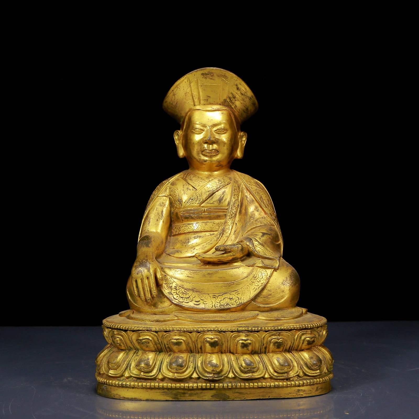 A Solemn Gilt Bronze Statue of Guru: A Solemn Gilt Bronze Statue of Guru,Ming Dynasty, China,Size:6.7inx5.5inx9.8in,Weight:3670g 铜鎏金上师像，明代