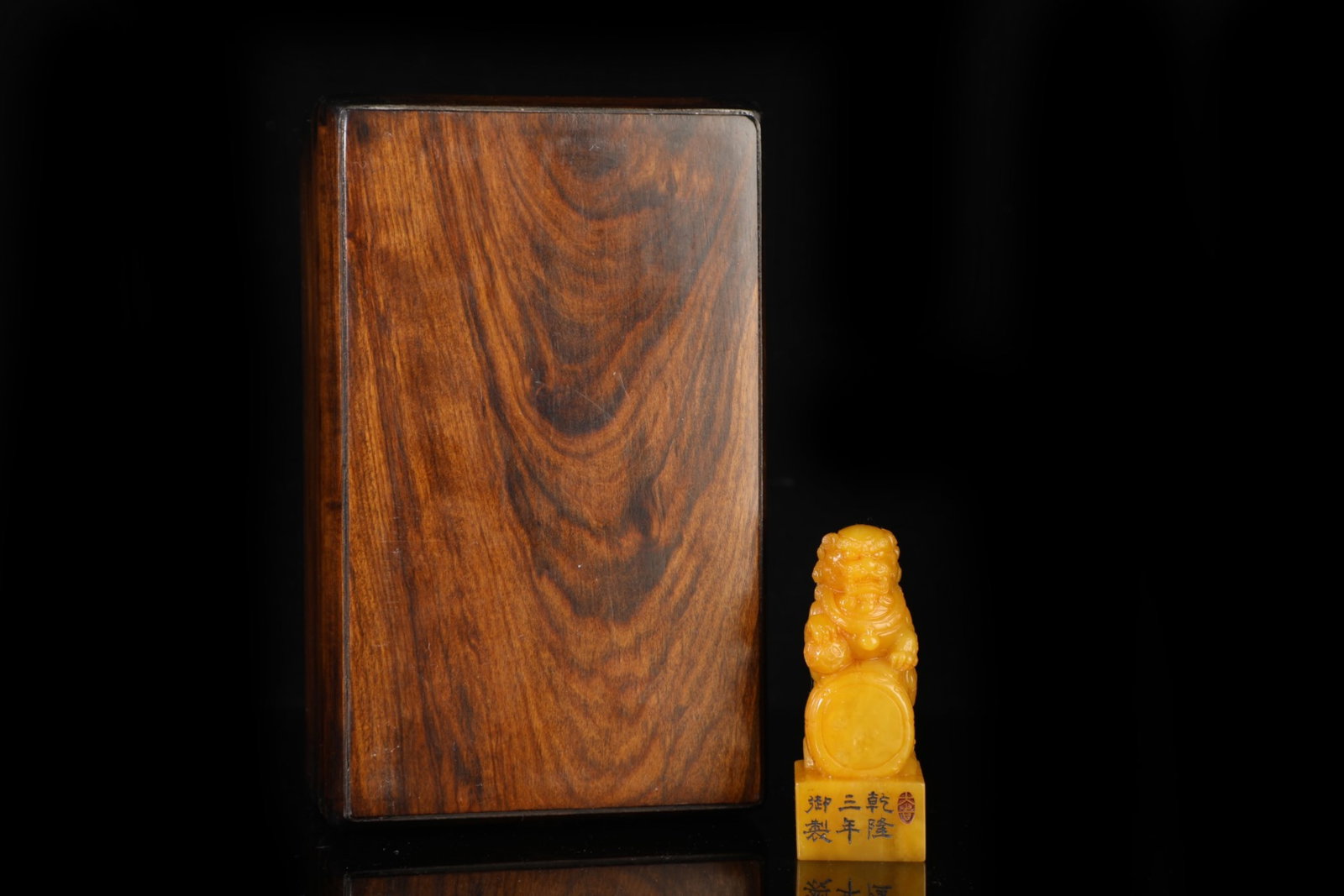 An Exquisite Tianhuang Stone Lion Pattern Seal: An Exquisite Tianhuang Stone Lion Pattern Seal,Qing Dynasty,China,Qianlong Four-Character Mark,Size:3.5inx1.4in,Weight:176g 田黄石狮子纹印章,中