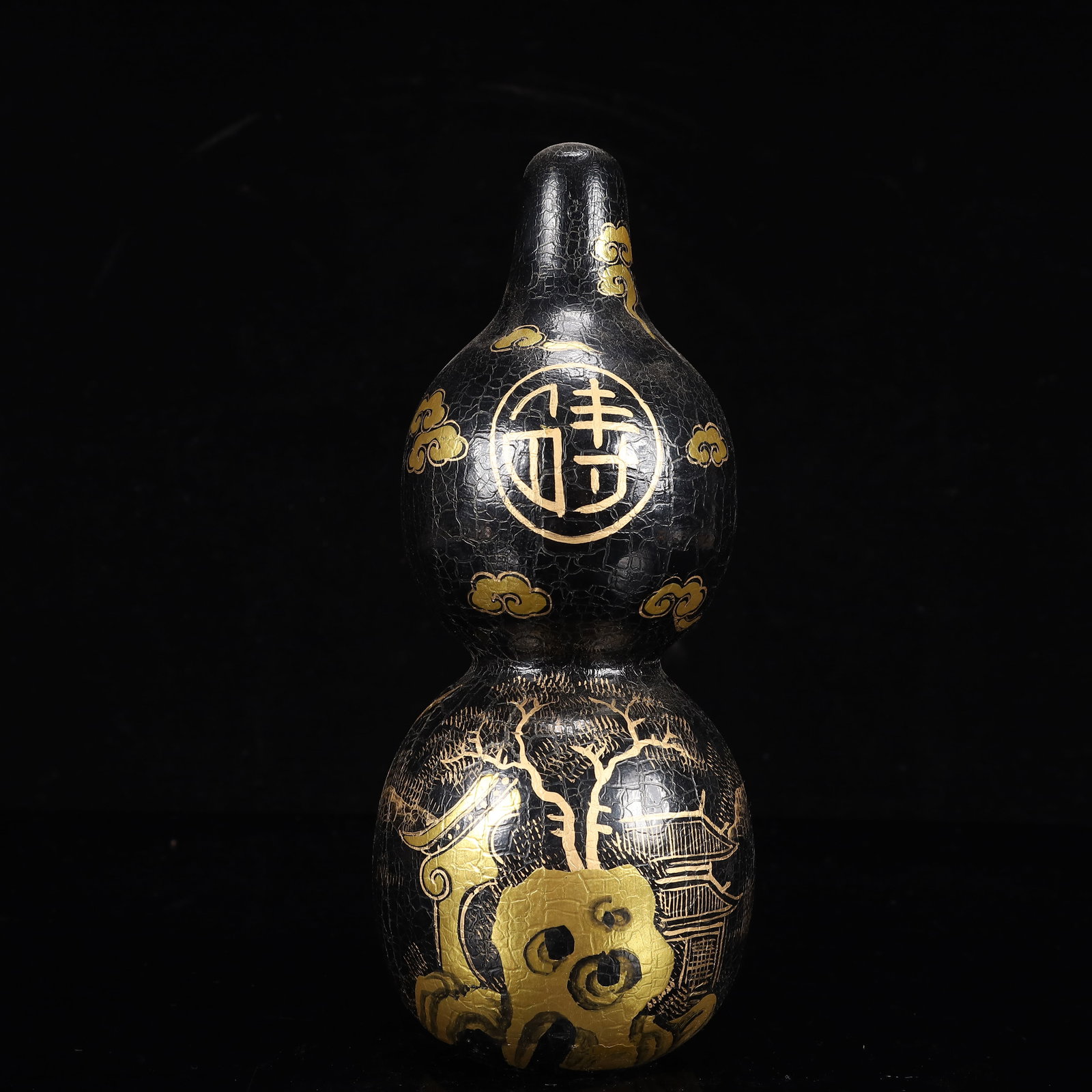 An Exquisite Black Lacquer Painted Gold Figure Pattern Gourd-Shaped Vase: An Exquisite Black Lacquer Painted Gold Figure Pattern Gourd-Shaped Vase,Qing Dynasty, China,Qianlong Four-character Mark,Size:9.4inx7.9in,Weight:550g 黑漆描金人物&