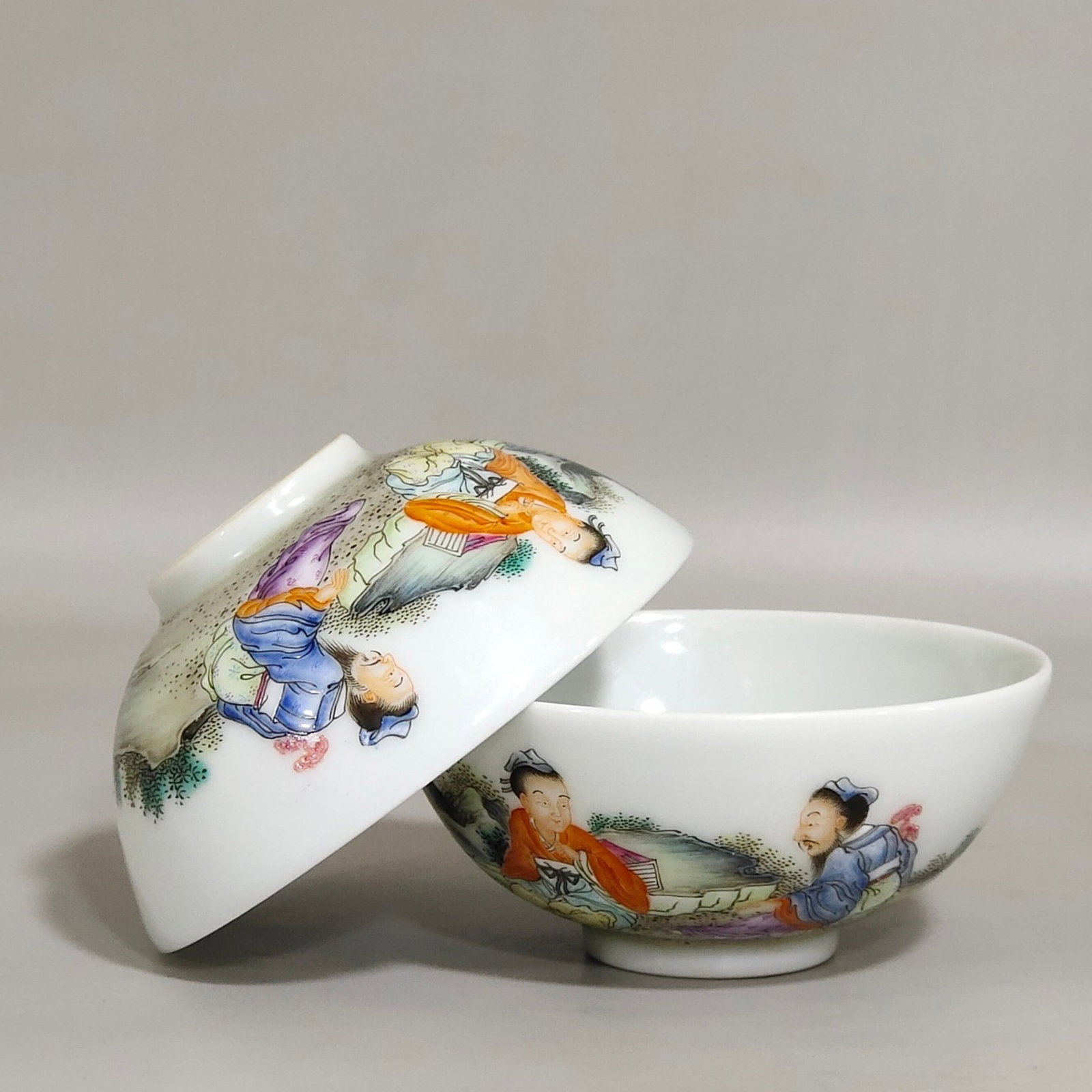 A Pair of Exquisite Famille-Rose Character and Story Pattern Cups: A Pair of Exquisite Famille-Rose Character and Story Pattern Cups,Qing Dynasty,China,Yongzheng Six-character Mark,Size:1.2inx2.6in 一对粉彩人物故事ń