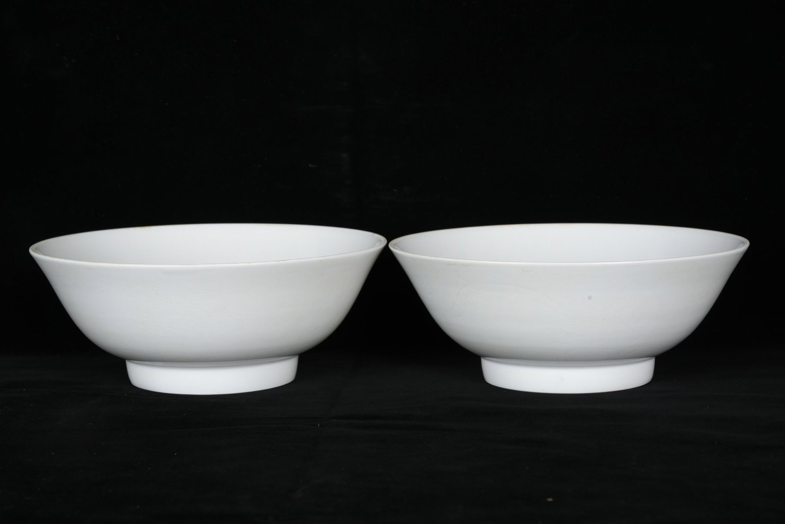 A Pair of Exquisite White Glazed Dragon Pattern Bowls: A Pair of Exquisite White Glazed Dragon Pattern Bowl,Ming Dynasty,China,Chenghua Six-character Mark,Size:2.8inx7.2ins 一对白釉龙纹碗中国明&#