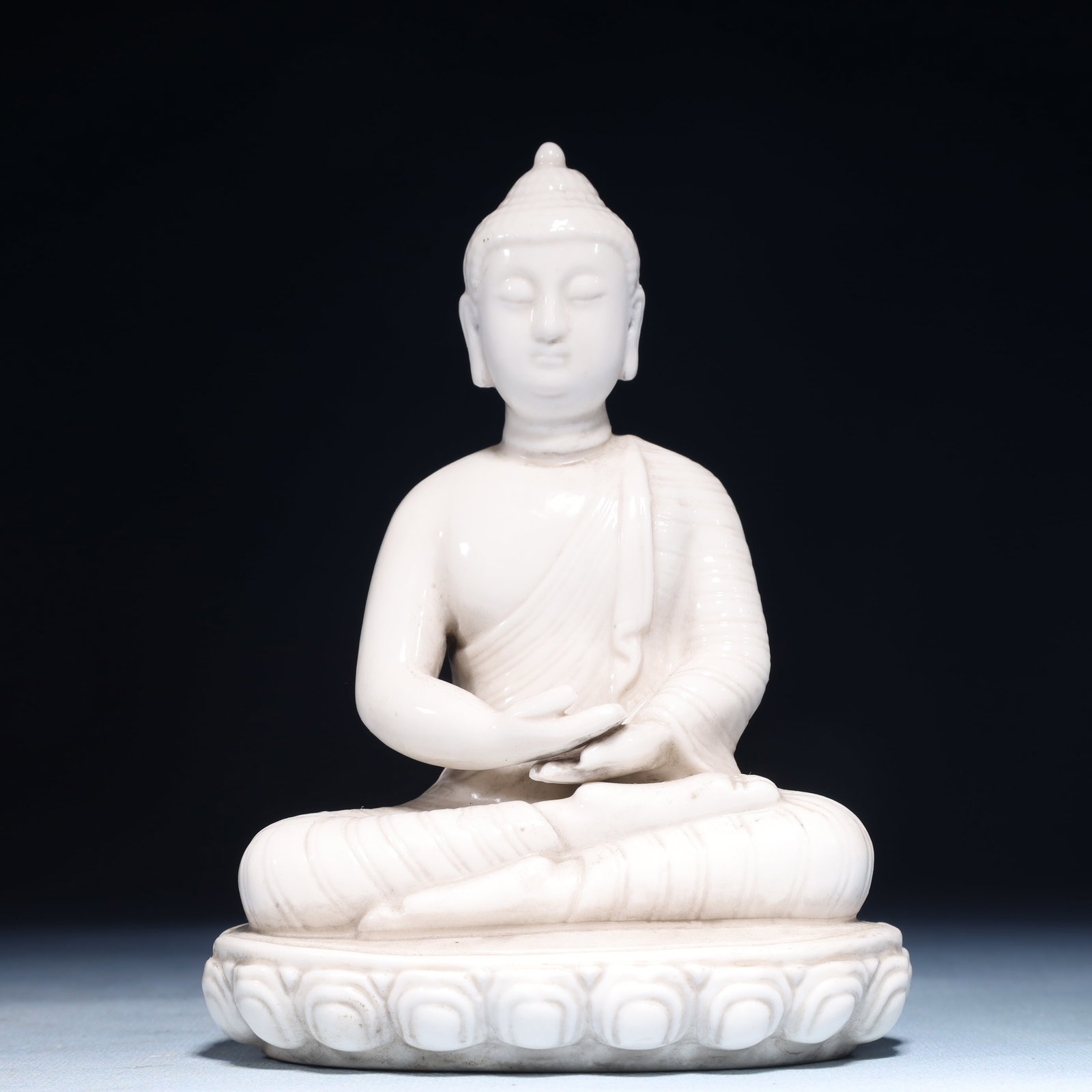 A Solemn Blance-De-Chine Statue of Sakyamuni: A Solemn Blance-De-Chine Statue of Sakyamuni Blance-De-Chine Statue of Sakyamuni,Ming Dynasty,China,He Chaozong Mark,Size:4.1inx3.1inx5.5in,Weight:1500g 德化瓷如来像
