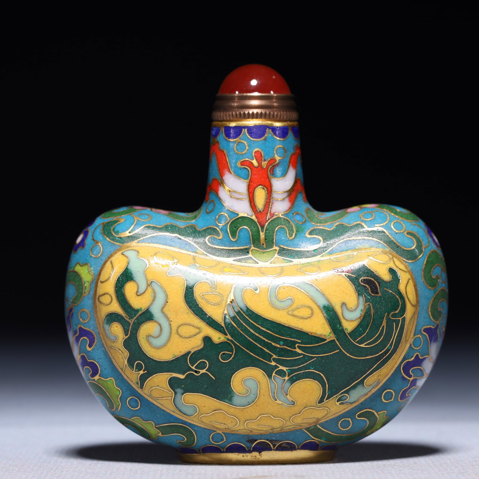 An Exquisite Cloisonne Chi-Dragon Pattern Snuff Bottle: An Exquisite Cloisonne Chi-Dragon Pattern Snuff Bottle,Qing Dynasty,China,Qianlong Four-character Mark,Size:2.8inx1.4inx2.8in,Weight:85.5g 景泰蓝螭龙纹鼻Ġ