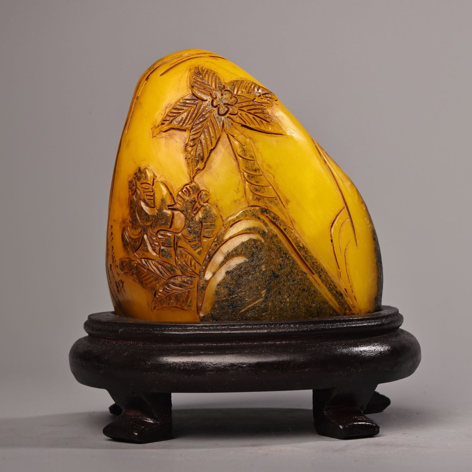 An Exquisite Shoushan Stone Character and Story Pattern Seal: An Exquisite Shoushan Stone Character and Story Pattern Seal,Qing Dynasty,China,With Mark,Size:4.5inx4.1in,Weight:922g 寿山石人物故事问印章,
