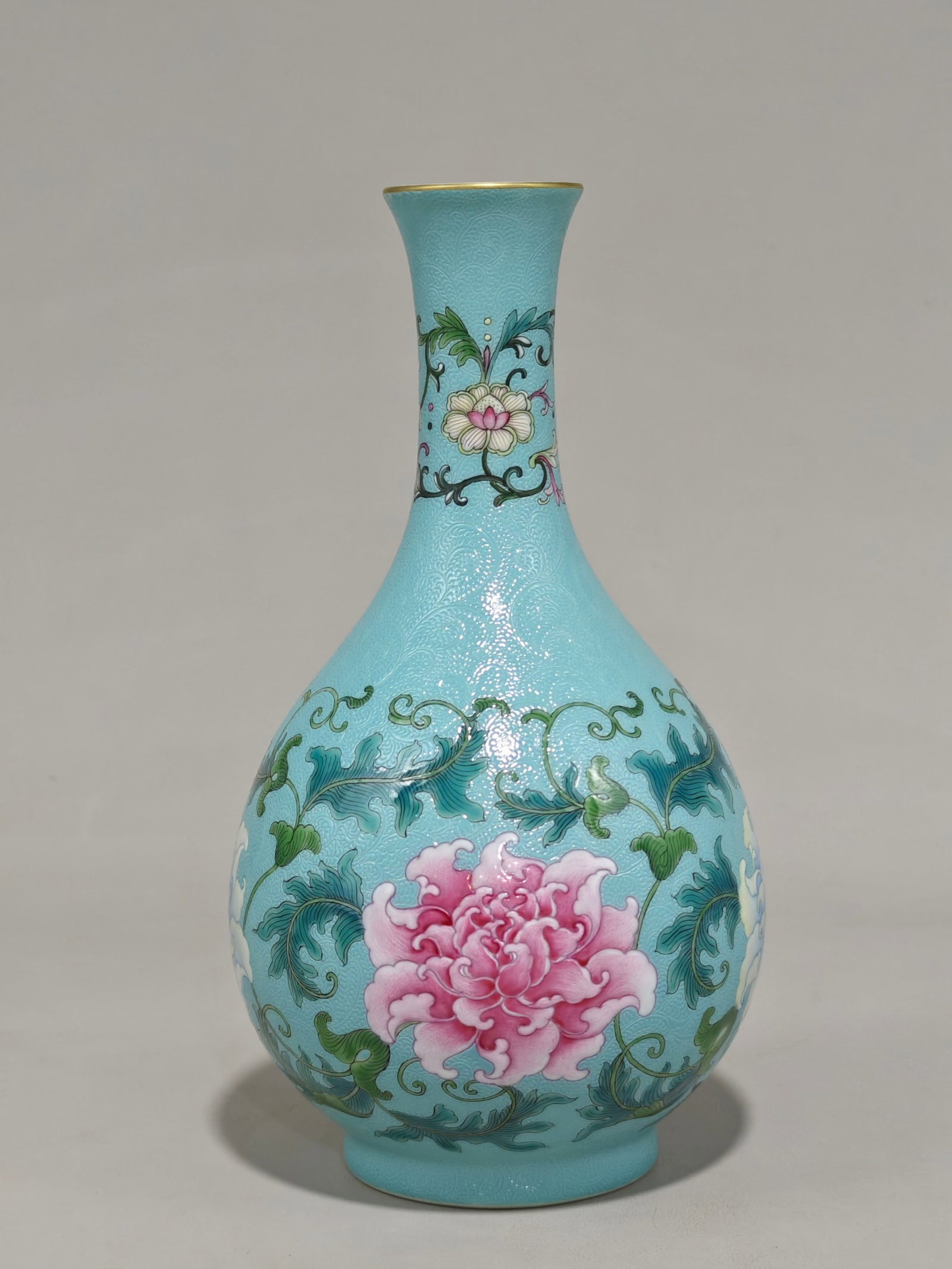 An Exquisite Enamel Lotus Pattern Vase - 2