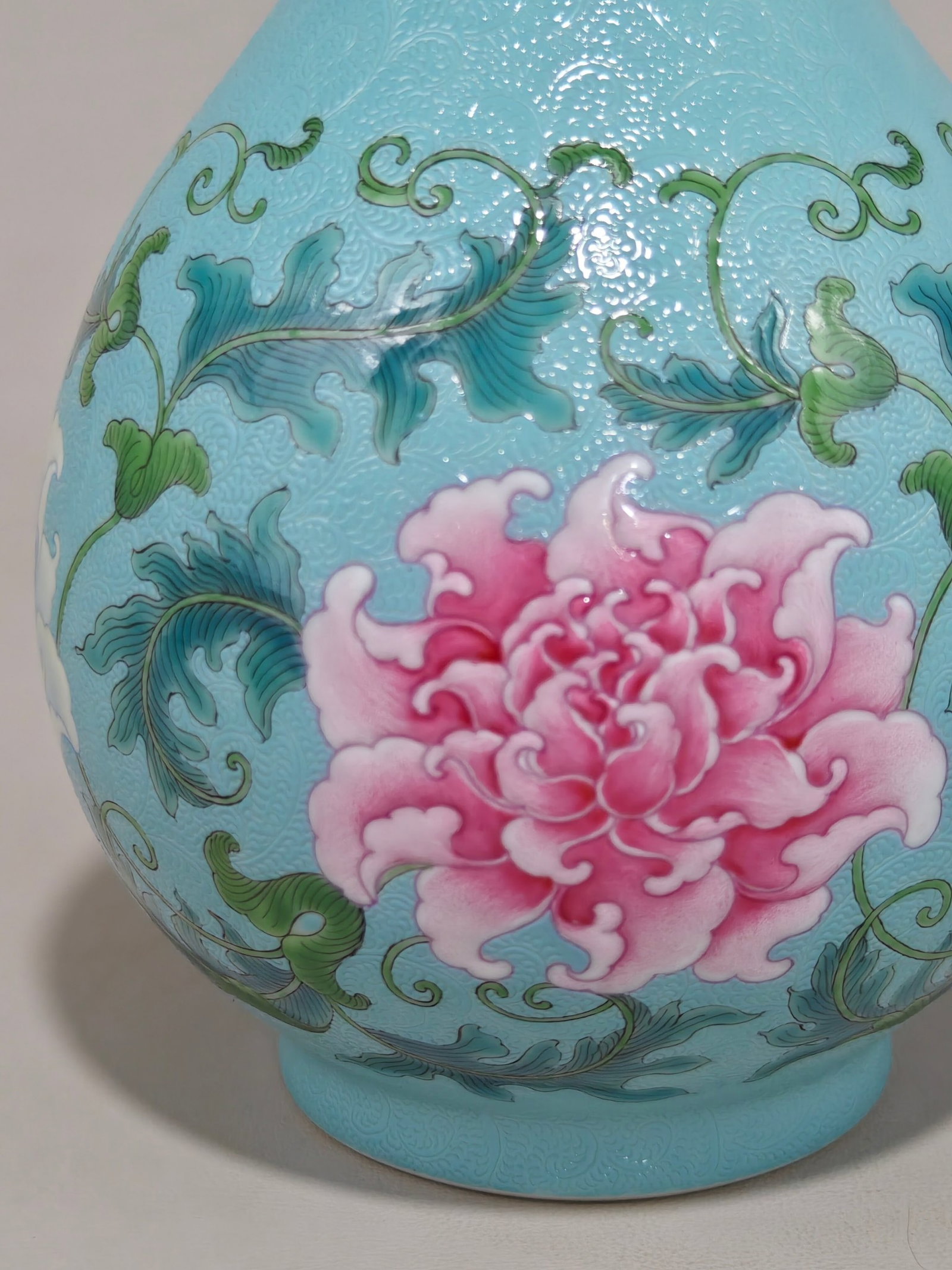An Exquisite Enamel Lotus Pattern Vase - 4