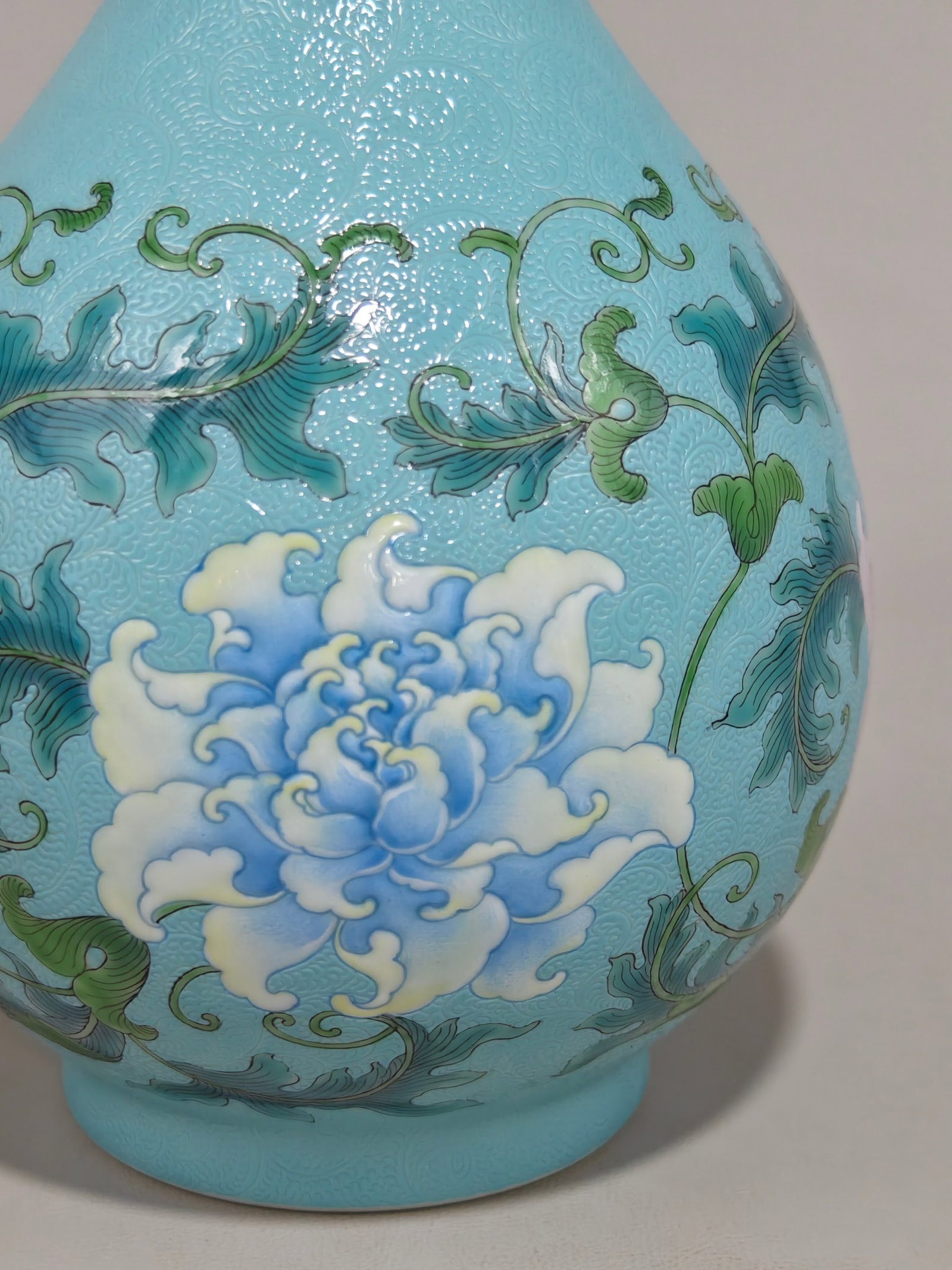 An Exquisite Enamel Lotus Pattern Vase - 5