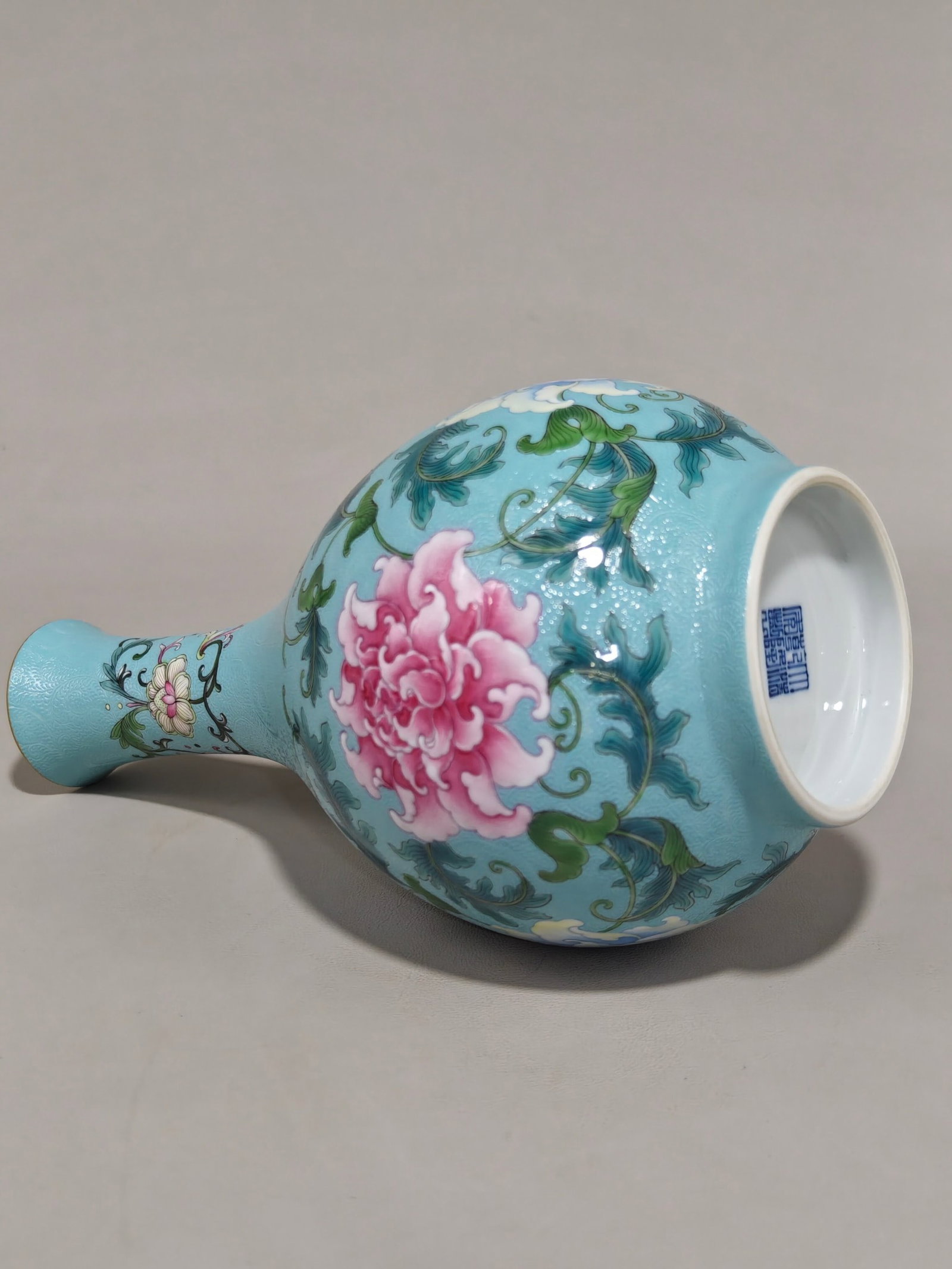 An Exquisite Enamel Lotus Pattern Vase - 6