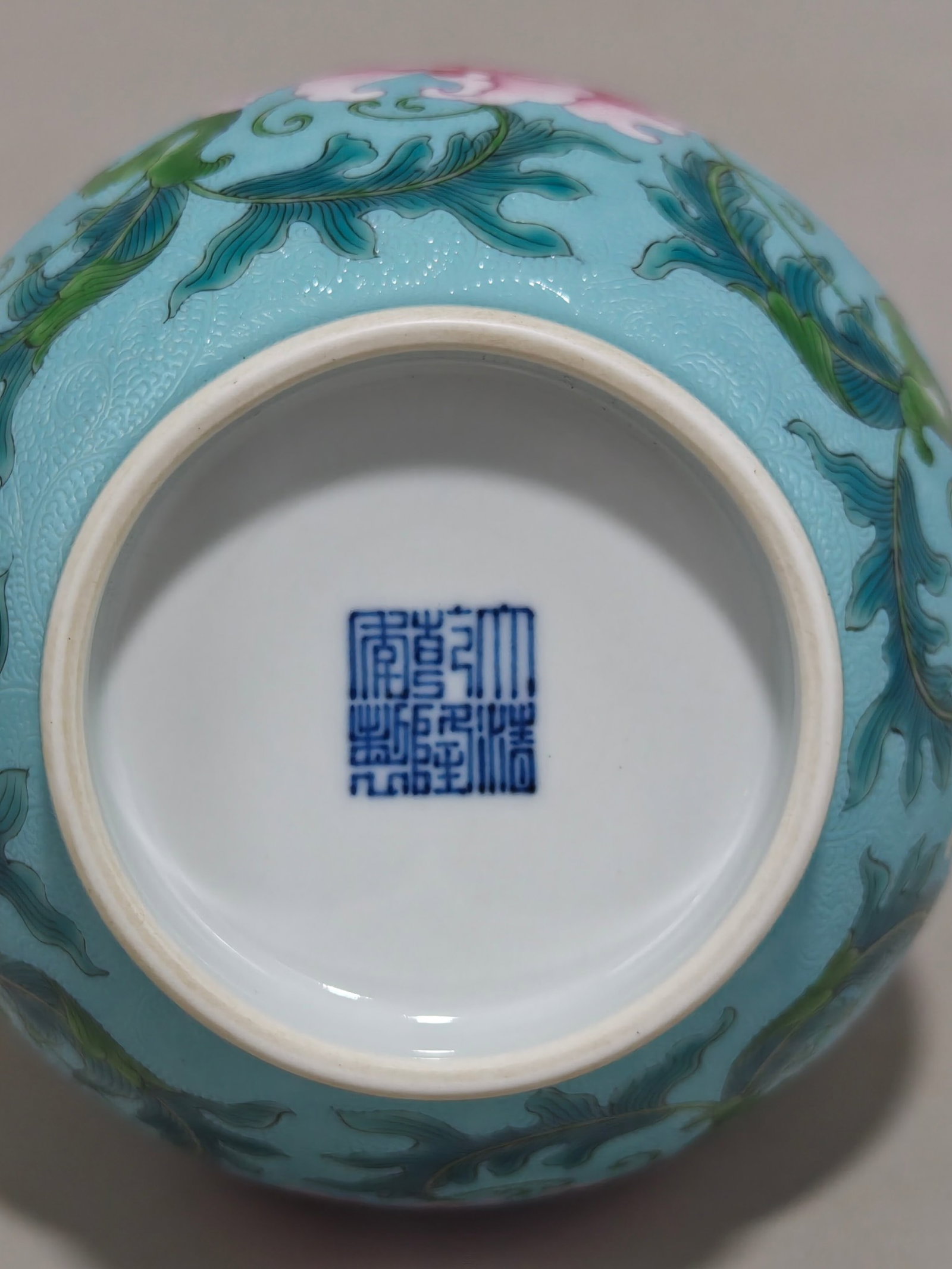 An Exquisite Enamel Lotus Pattern Vase - 7