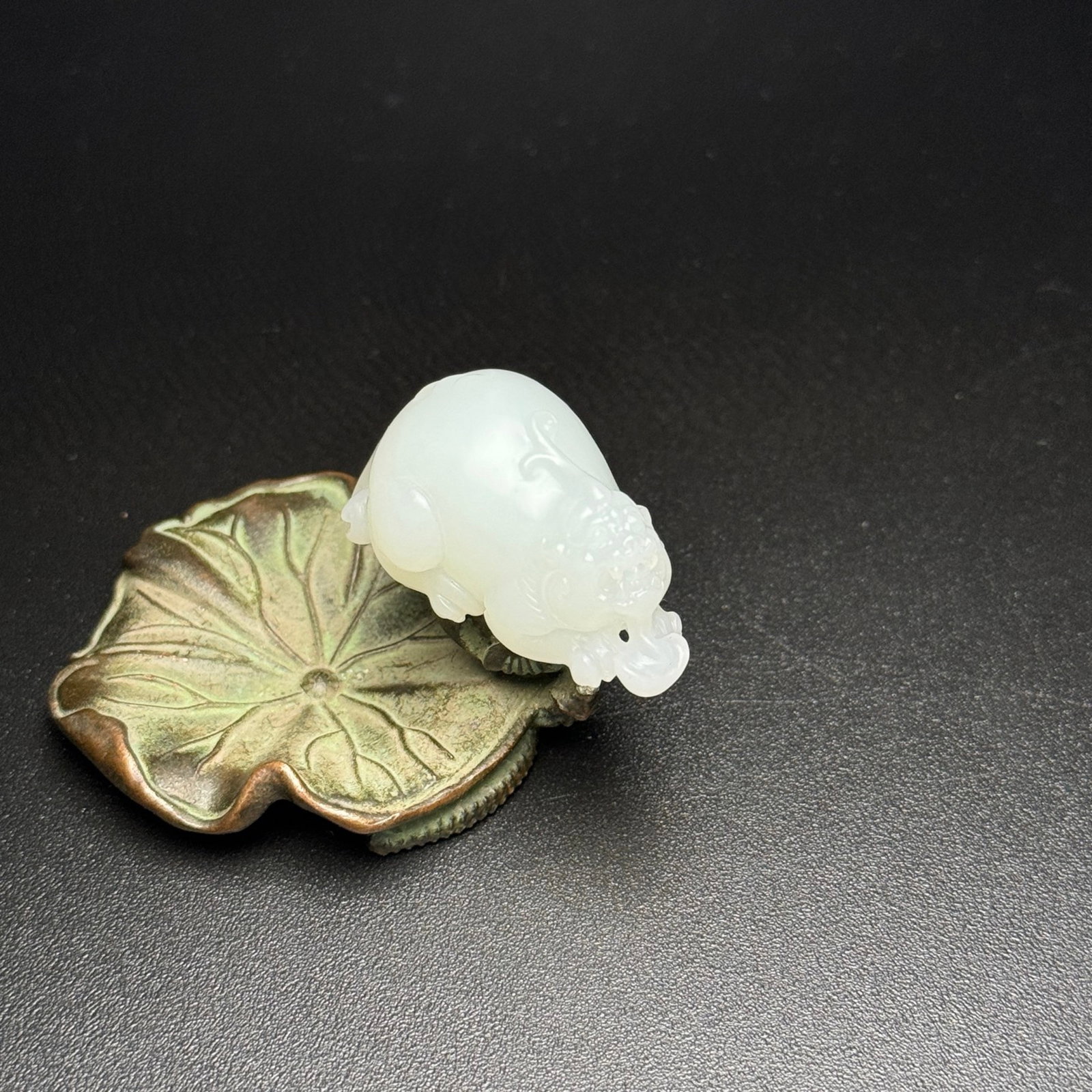 An Exquisite White Jade Wealth-Attracting Creature Ornament: An Exquisite White Jade Wealth-Attracting Creature Ornament,Qing Dynasty,China,Size:1.6inx0.9inx0.8in,Weight:23g 白玉貔貅摆件,中国清代