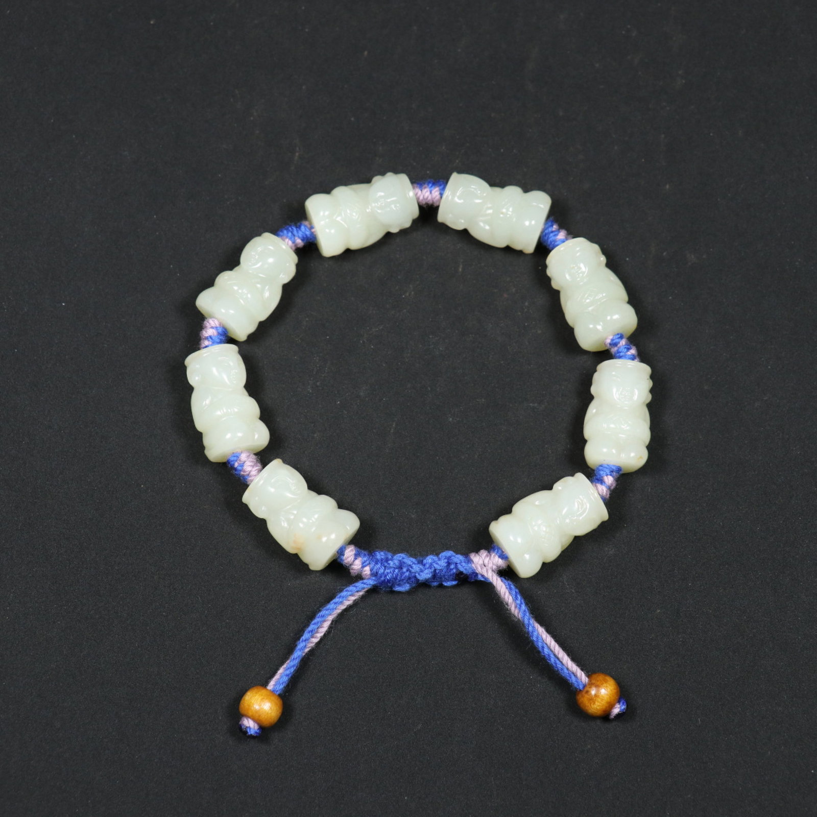 An Exquisite White Jade Figure Bracelet: An Exquisite White Jade Figure Bracelet,Qing Dynasty,China,Size:0.8inx0.5in,Weight:51g 白玉人物手链,中国清代