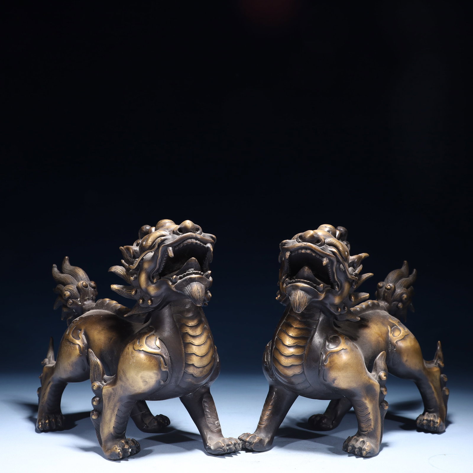 A Pair of Exquisite Bronze Auspicious Beast Ornaments: A Pair of Exquisite Bronze Auspicious Beast Ornaments,Qing Dynasty,China,Size:9.8inx4.3inx9.1in,Weight:6400g 一对铜瑞兽摆件,中国清代