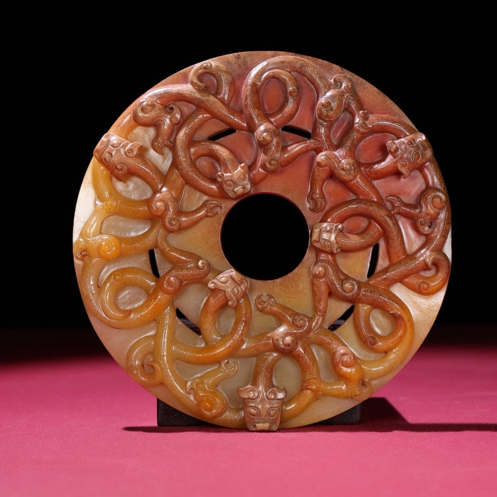 An Exquisite White Jade Chi-Dragon Pattern Pendant: An Exquisite White Jade Chi-Dragon Pattern Pendant,Qing Dynasty,China,Size:5.7inx0.6in,Weight:422g 白玉螭龙纹挂件,中国清代