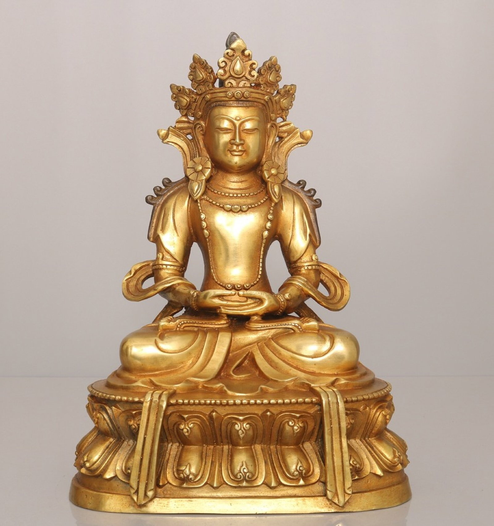 A Solemn Gilt Bronze Statue of Amitayus: A Solemn Gilt Bronze Statue of Amitayus,Qing Dynasty,China,Size:10.2inx7.5in,Weight:3.05kg 铜鎏金无量寿佛像,中国清代