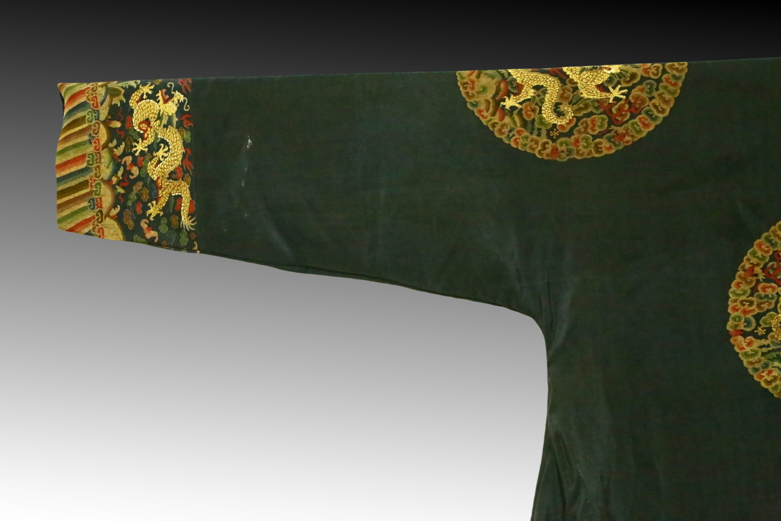 An Exquisite Kesi Imperial Robe - 12