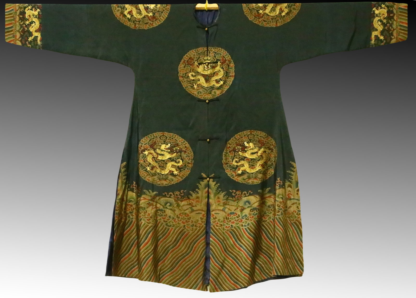 An Exquisite Kesi Imperial Robe: An Exquisite Kesi Imperial Robe,Qing Dynasty, China,Size：76.4inx73.2in 缂丝龙袍,中国清代