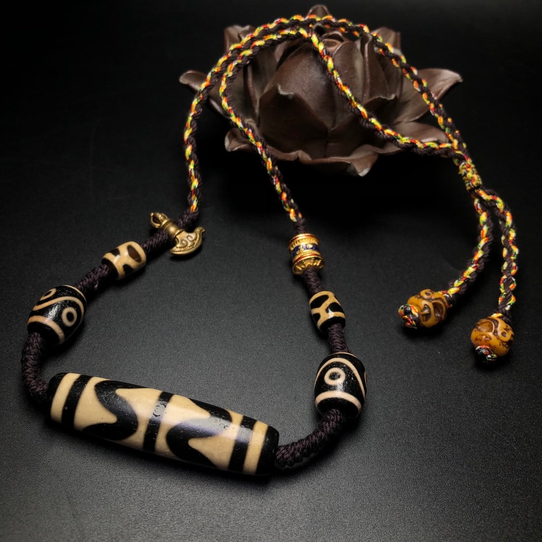A Precious Dzi Bead Necklace - 4