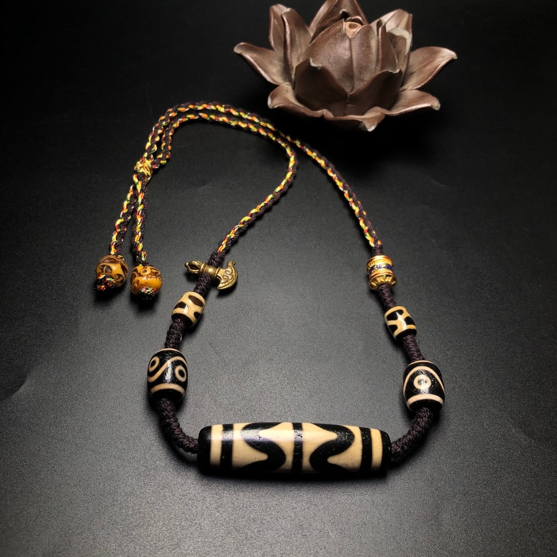 A Precious Dzi Bead Necklace - 5