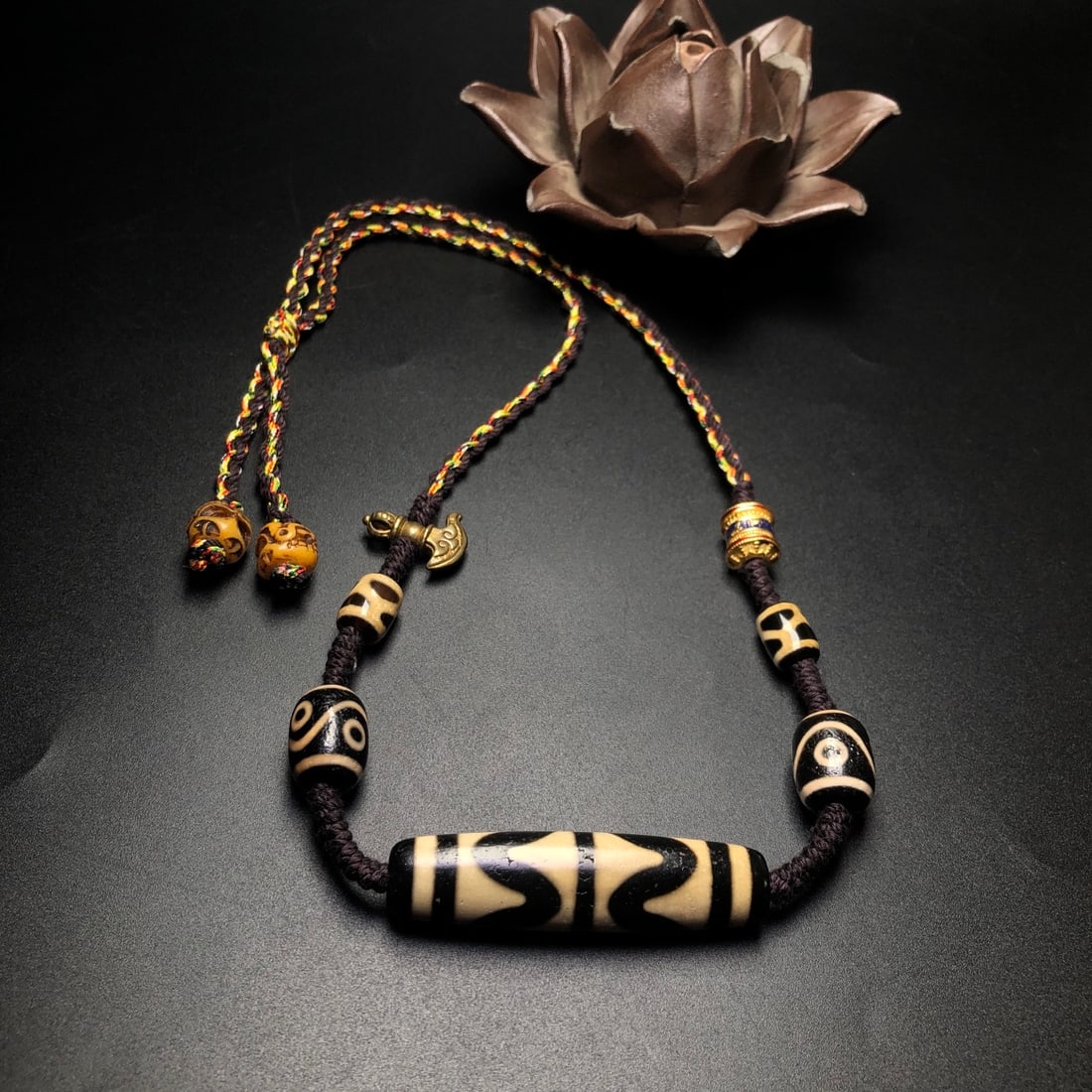 A Precious Dzi Bead Necklace - 6