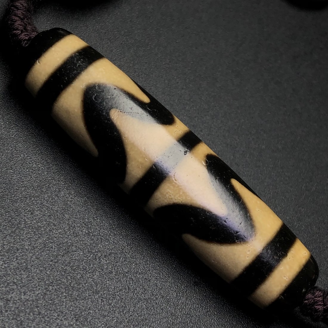 A Precious Dzi Bead Necklace - 8