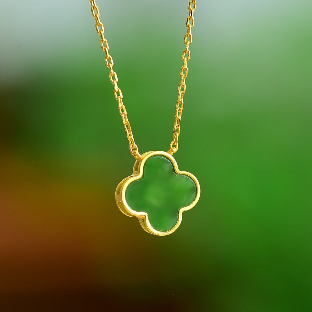 An Exquisite Sterling Silver-Gold Plated Inlaid Jasper Pendant: An Exquisite Sterling Silver-Gold Plated Inlaid Jasper Pendant , Size :0.5inx0.5in 纯银镀金镶碧玉吊坠,尺寸:0.5inx0.5in