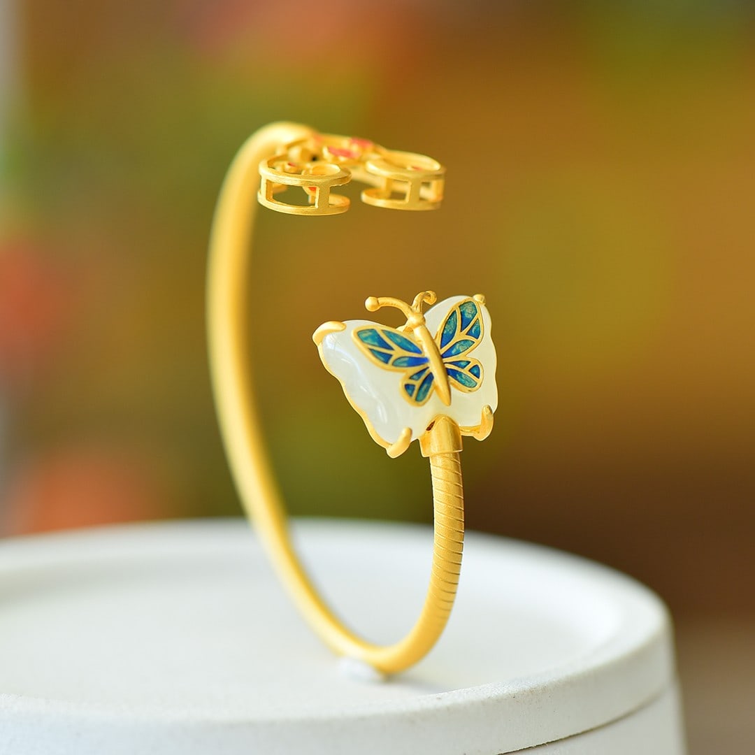 An Exquisite Sterling Silver-Gold Plated Inlaid White Jade Bracelet: An Exquisite Sterling Silver-Gold Plated Inlaid White Jade Bracelet 纯银镀金镶白玉手镯