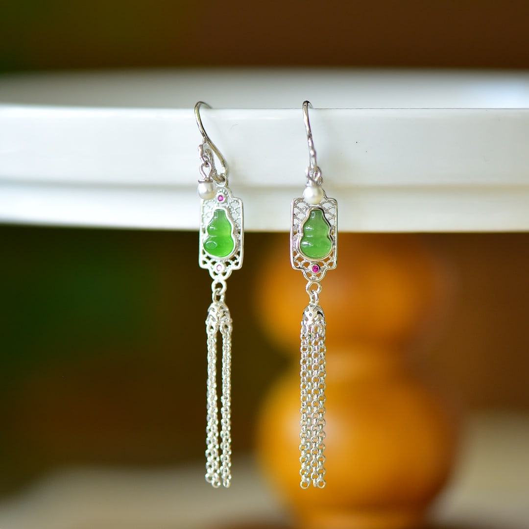 A Pair of Exquisite Sterling Silver Inlaid Jasper Earrings,Inlaid Pearl: A Pair of Exquisite Sterling Silver Inlaid Jasper Earrings,Inlaid Pearl,Size:0.2inx0.3in 一对纯银镶碧玉耳环,嵌珍珠