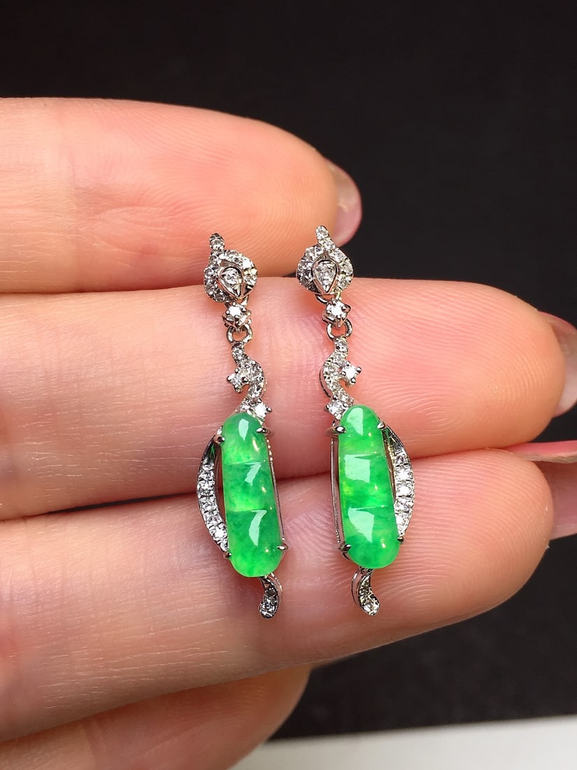 A Pair of Exquisite 18k Gold Diamond Inlaid Jadeite Earrings: A Pair of Exquisite 18k Gold Diamond Inlaid Jadeite Earrings,Size(Loose Stone):0.4inx0.2in 一对18k金钻镶嵌翡翠耳环