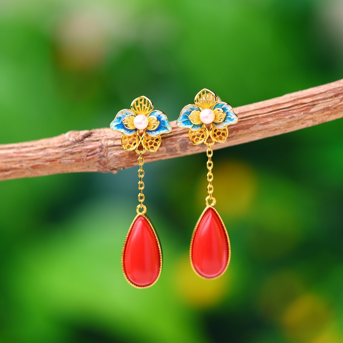 A Pair of Exquisite Sterling Silver-Gold Plated Inlaid Agate Earrings,Inlaid Pearls: A Pair of Exquisite Sterling Silver-Gold Plated Inlaid Agate Earrings,Inlaid Pearls,Size:0.3inx0.6in 寓意:幸运平安,福运连连